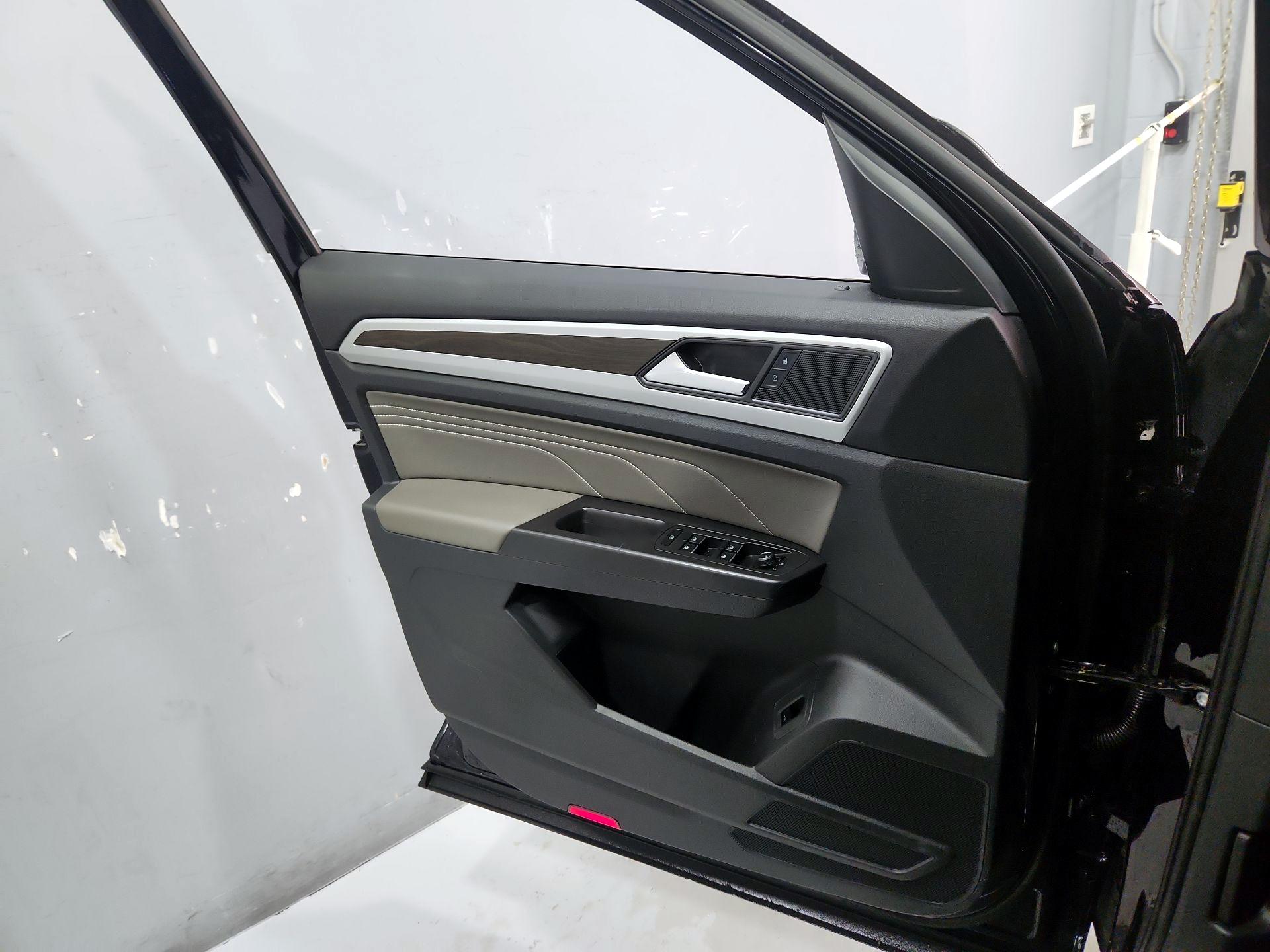 Thumbnail: 2023 Volkswagen Atlas - 12