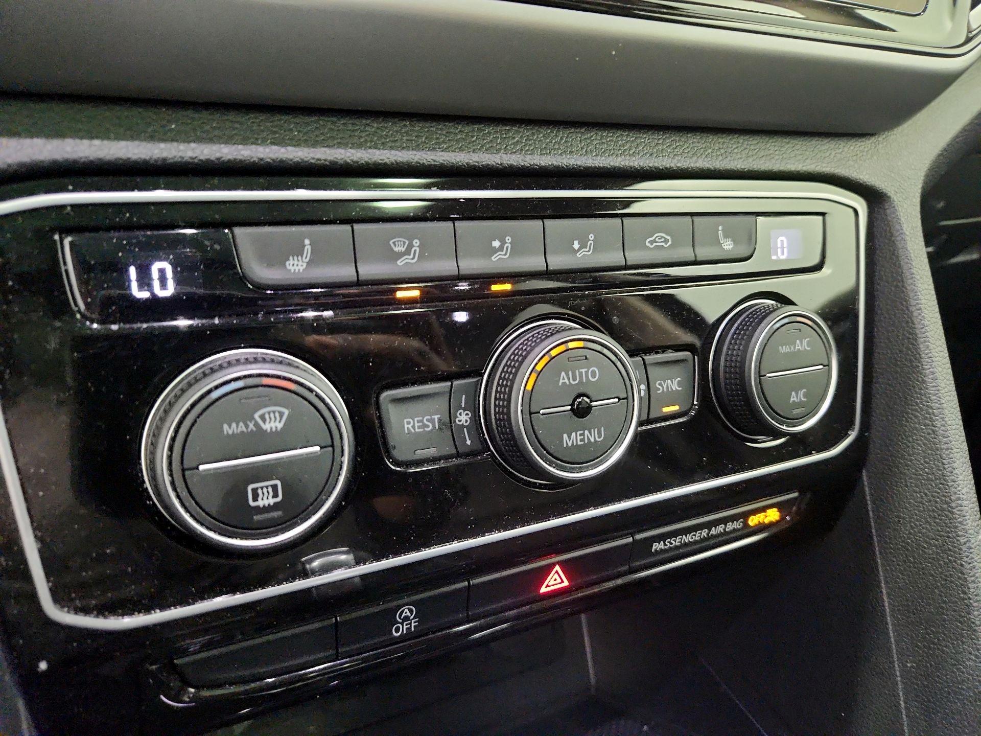 Thumbnail: 2023 Volkswagen Atlas - 16