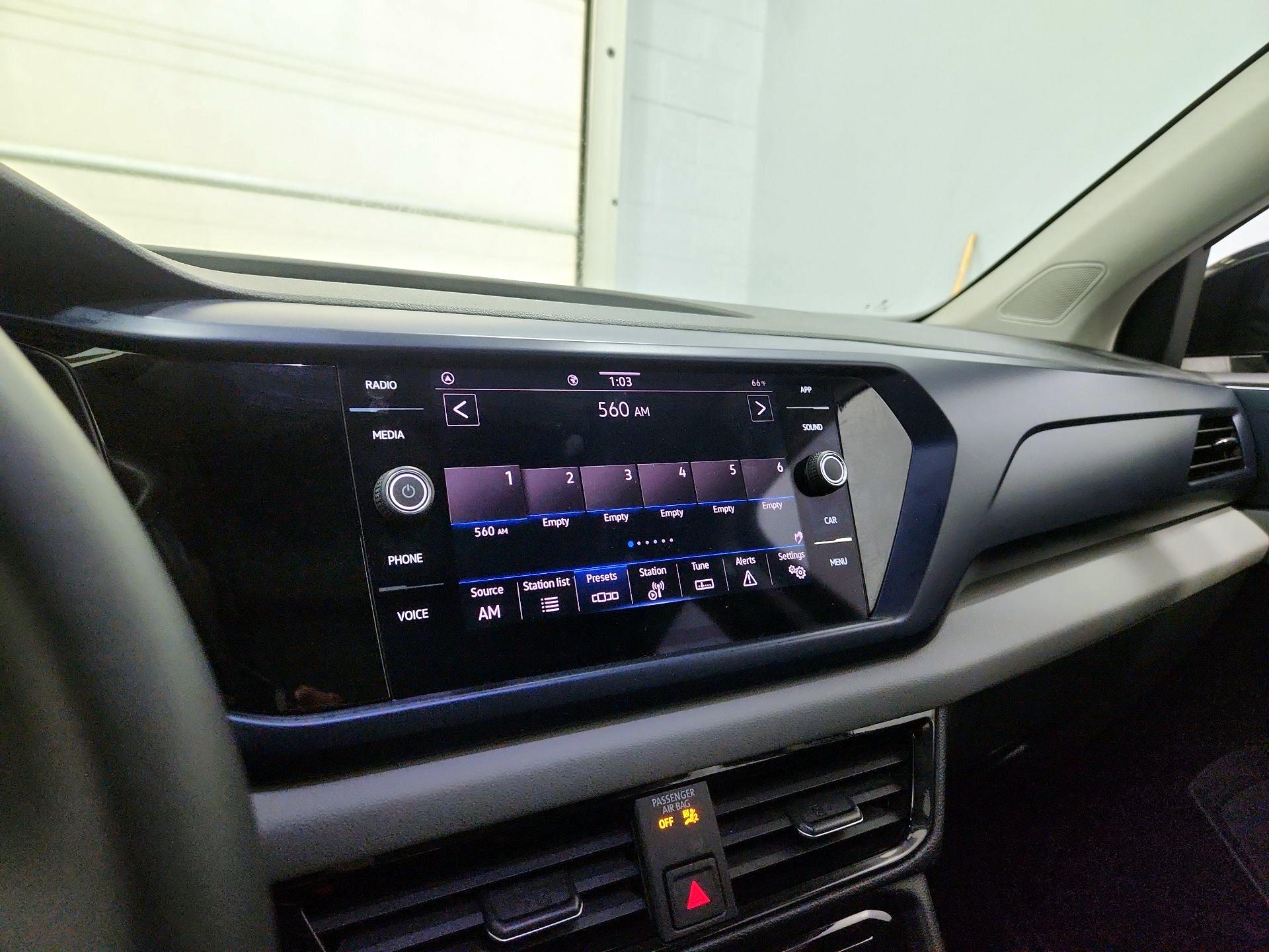 Thumbnail: 2023 Volkswagen Taos - 15