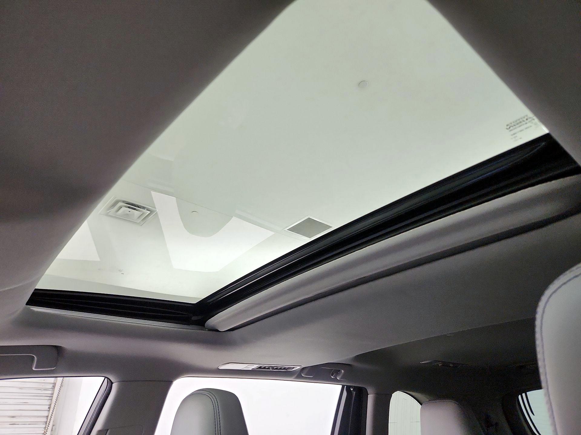 Thumbnail: 2018 Toyota Highlander - 20