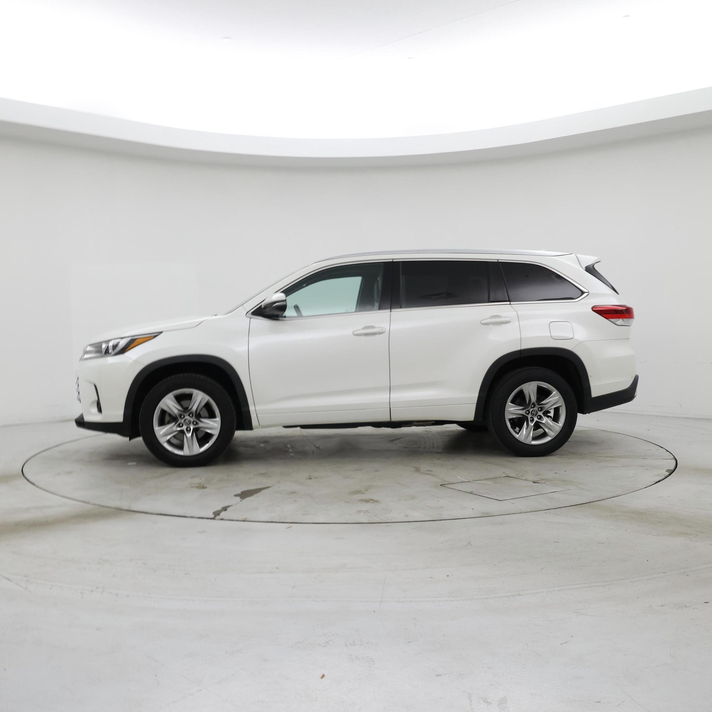 Thumbnail: 2018 Toyota Highlander - 3
