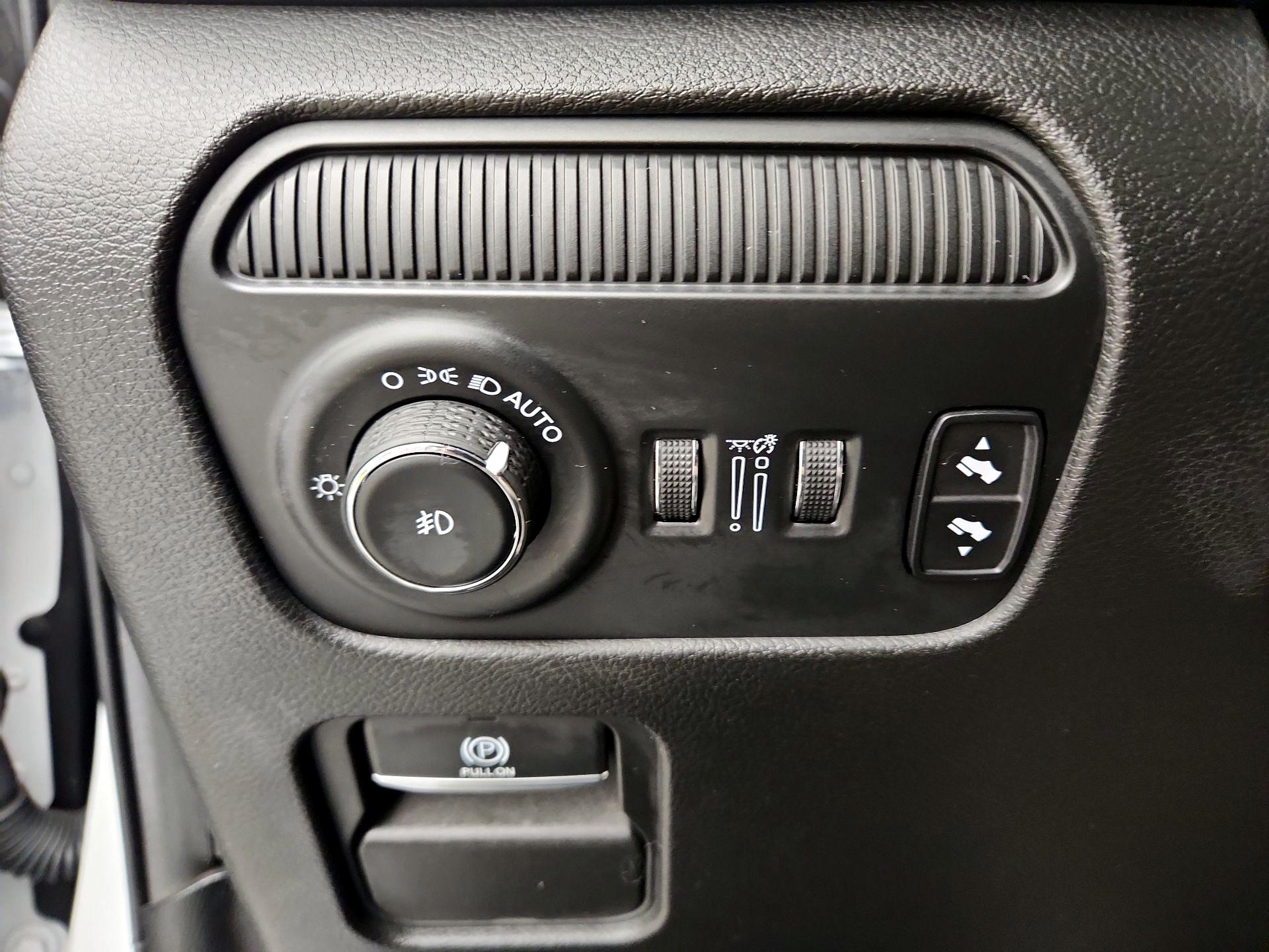 Thumbnail: 2022 Jeep Wagoneer - 13