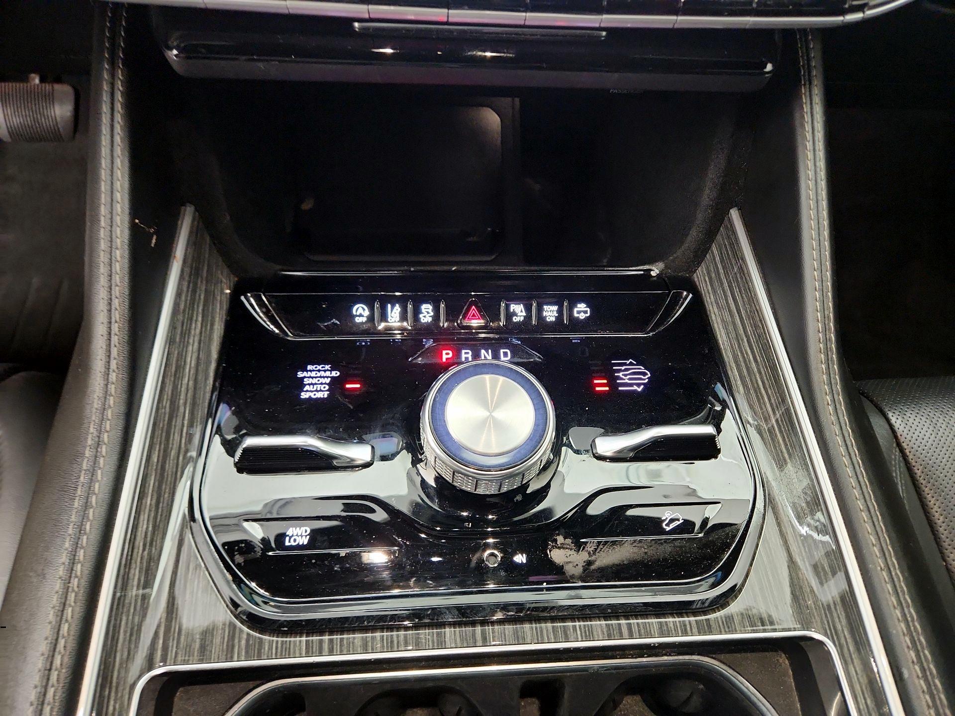 Thumbnail: 2022 Jeep Wagoneer - 18