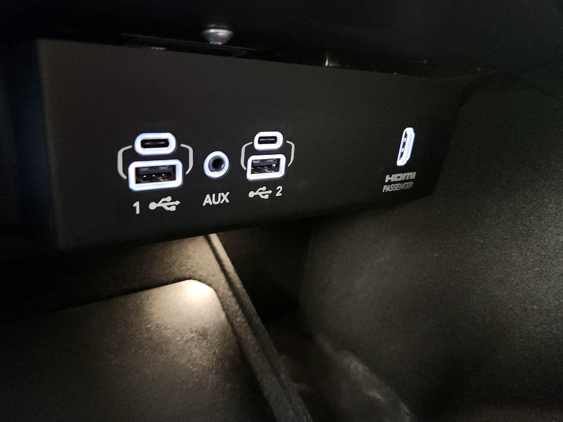 Thumbnail: 2022 Jeep Wagoneer - 19