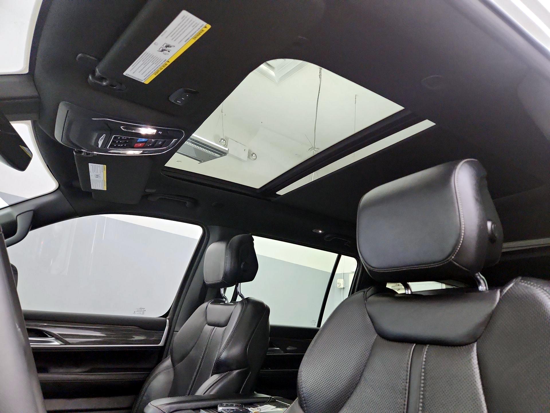 Thumbnail: 2022 Jeep Wagoneer - 20