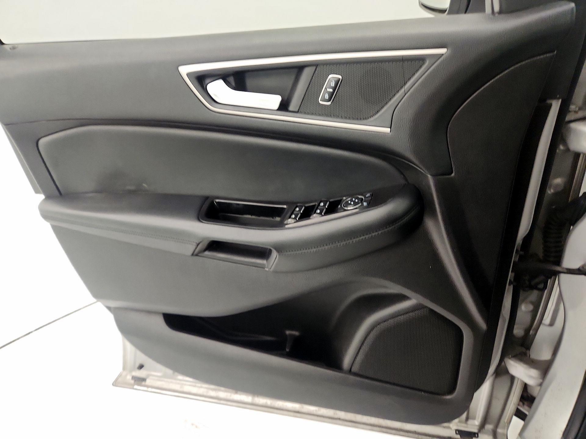 Thumbnail: 2017 Ford Edge - 12