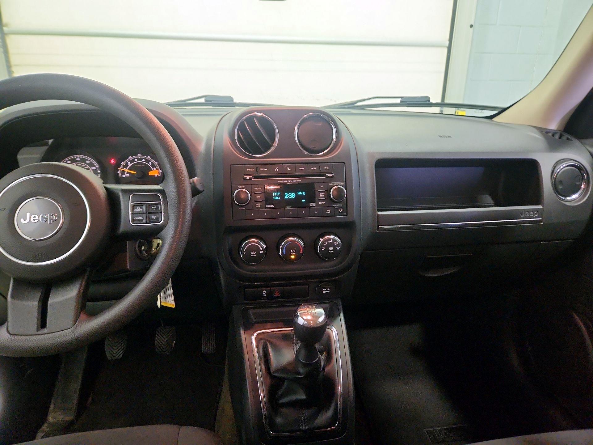 Thumbnail: 2017 Jeep Patriot - 9