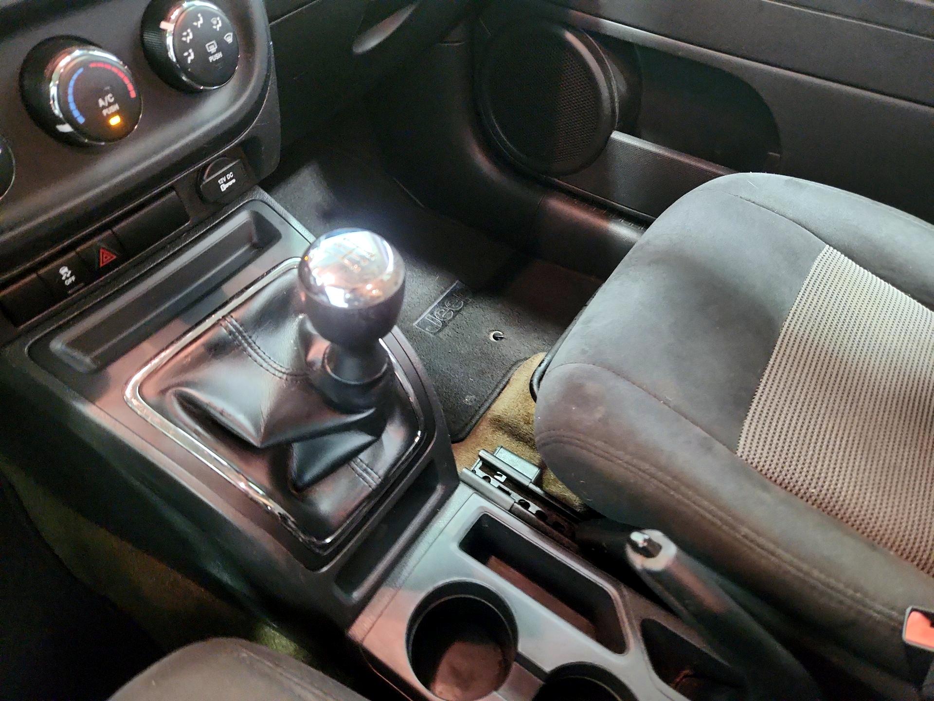 Thumbnail: 2017 Jeep Patriot - 16