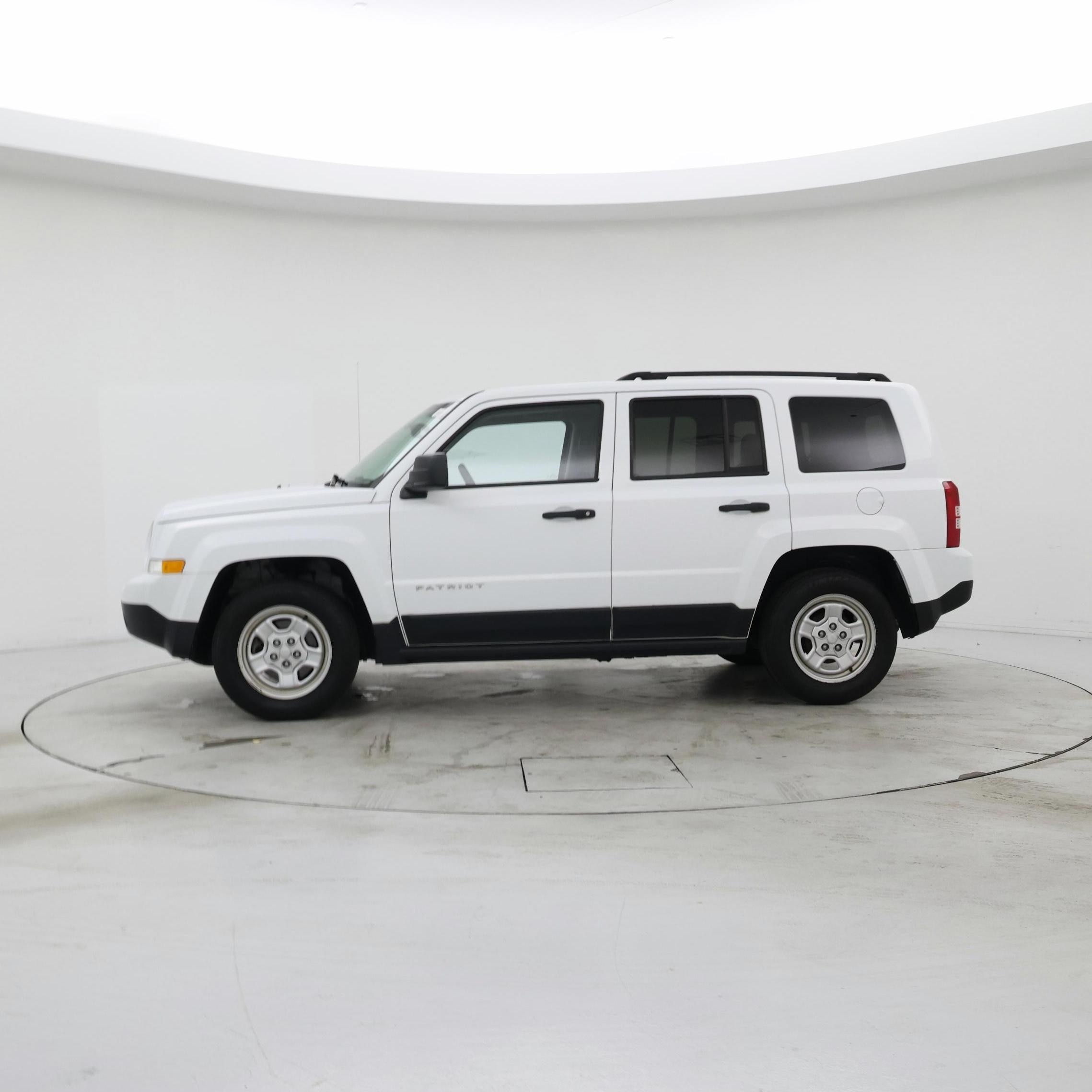 Thumbnail: 2017 Jeep Patriot - 3