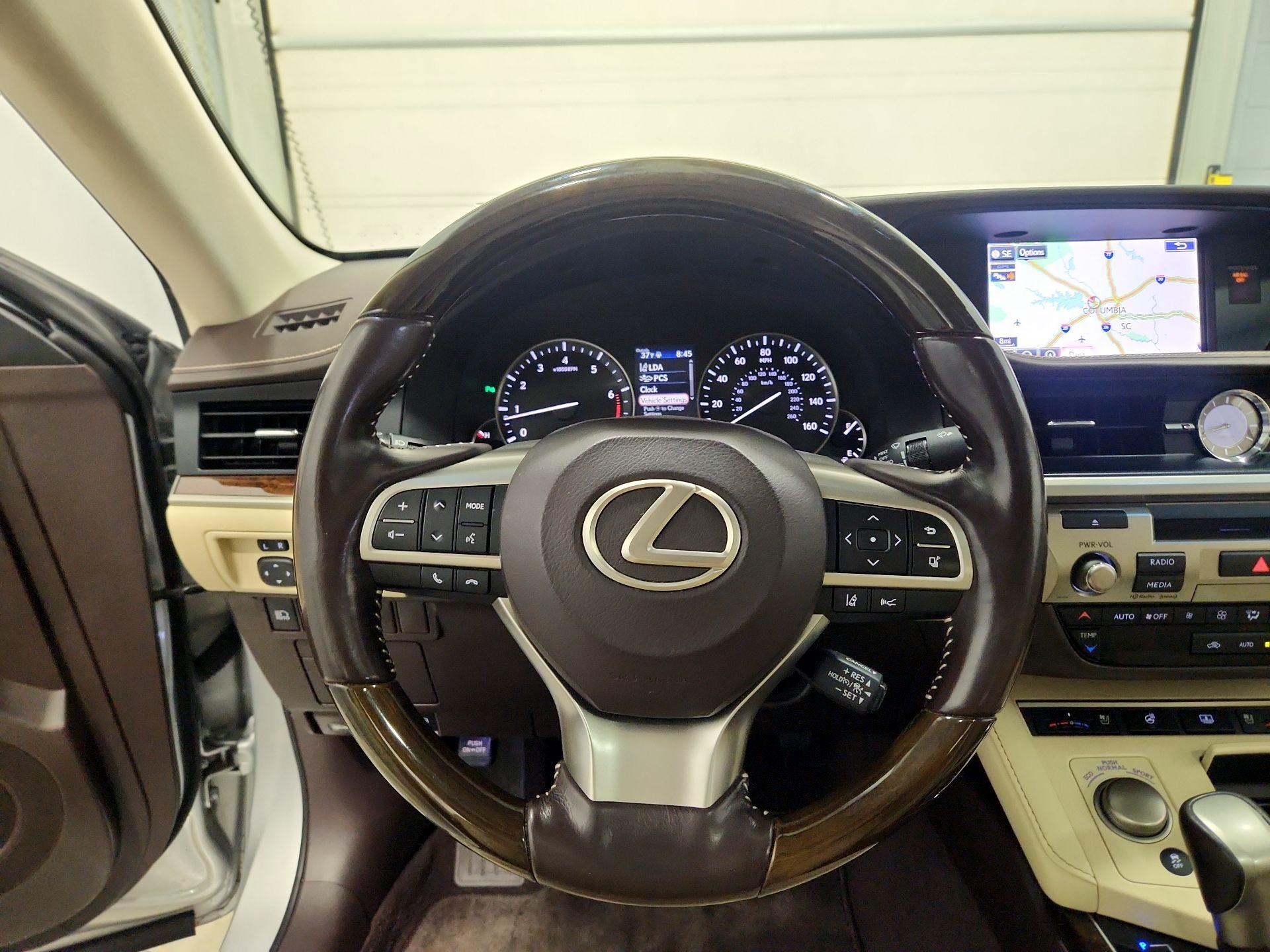 Thumbnail: 2016 Lexus ES - 10