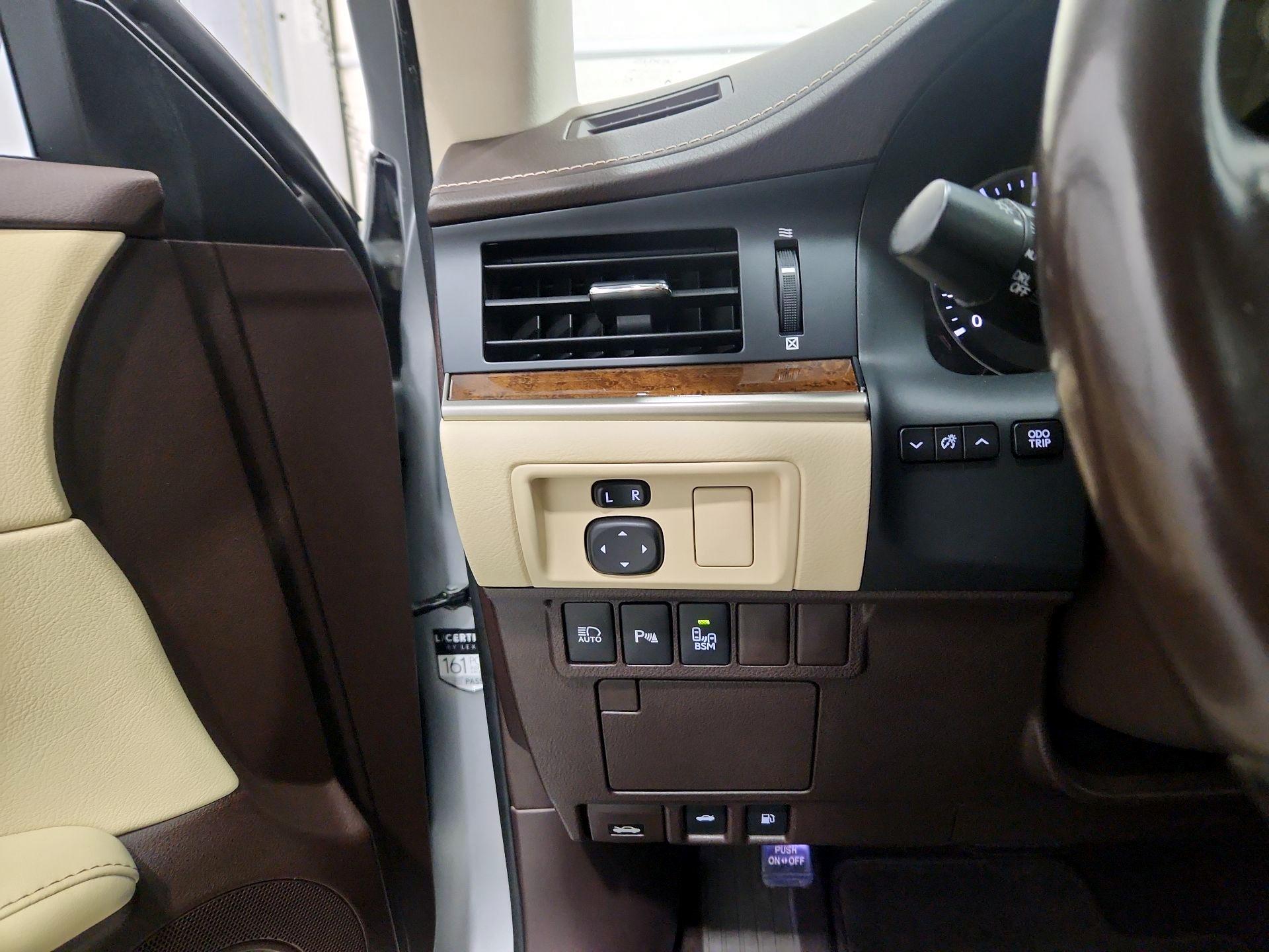 Thumbnail: 2016 Lexus ES - 13