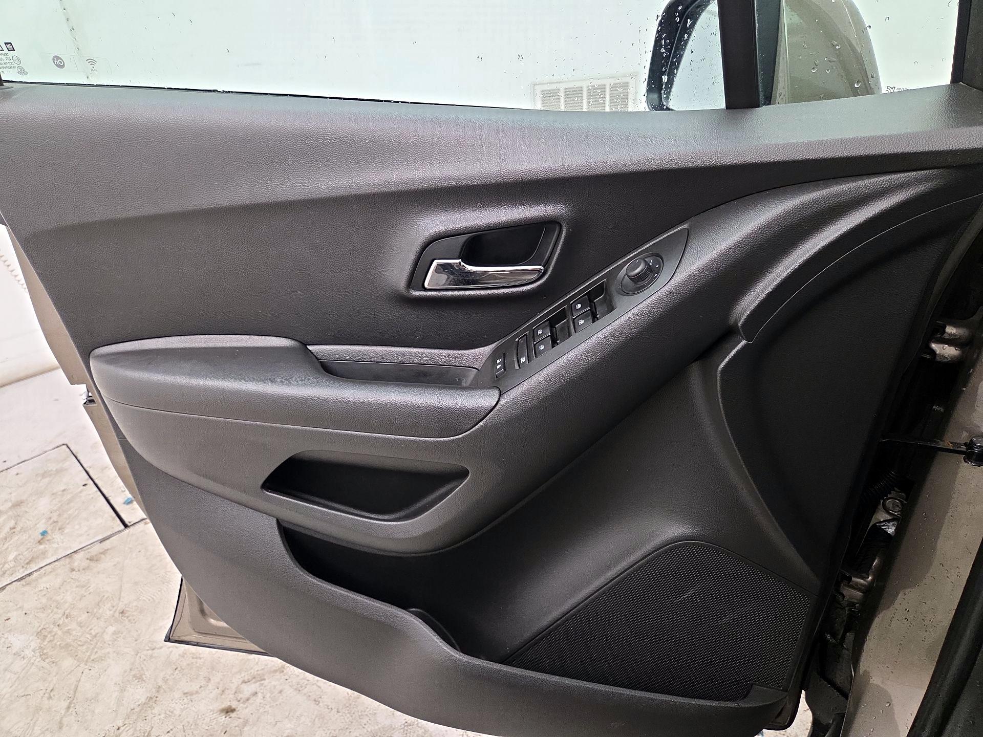 Thumbnail: 2021 Chevrolet Trax - 12