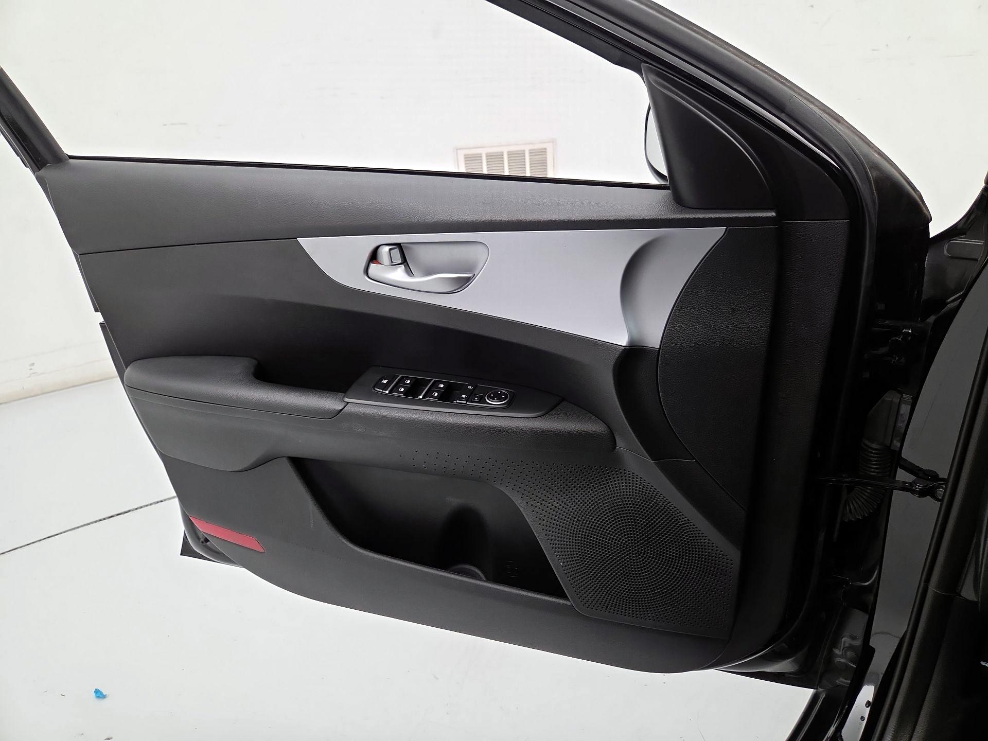 Thumbnail: 2023 Kia Forte - 12