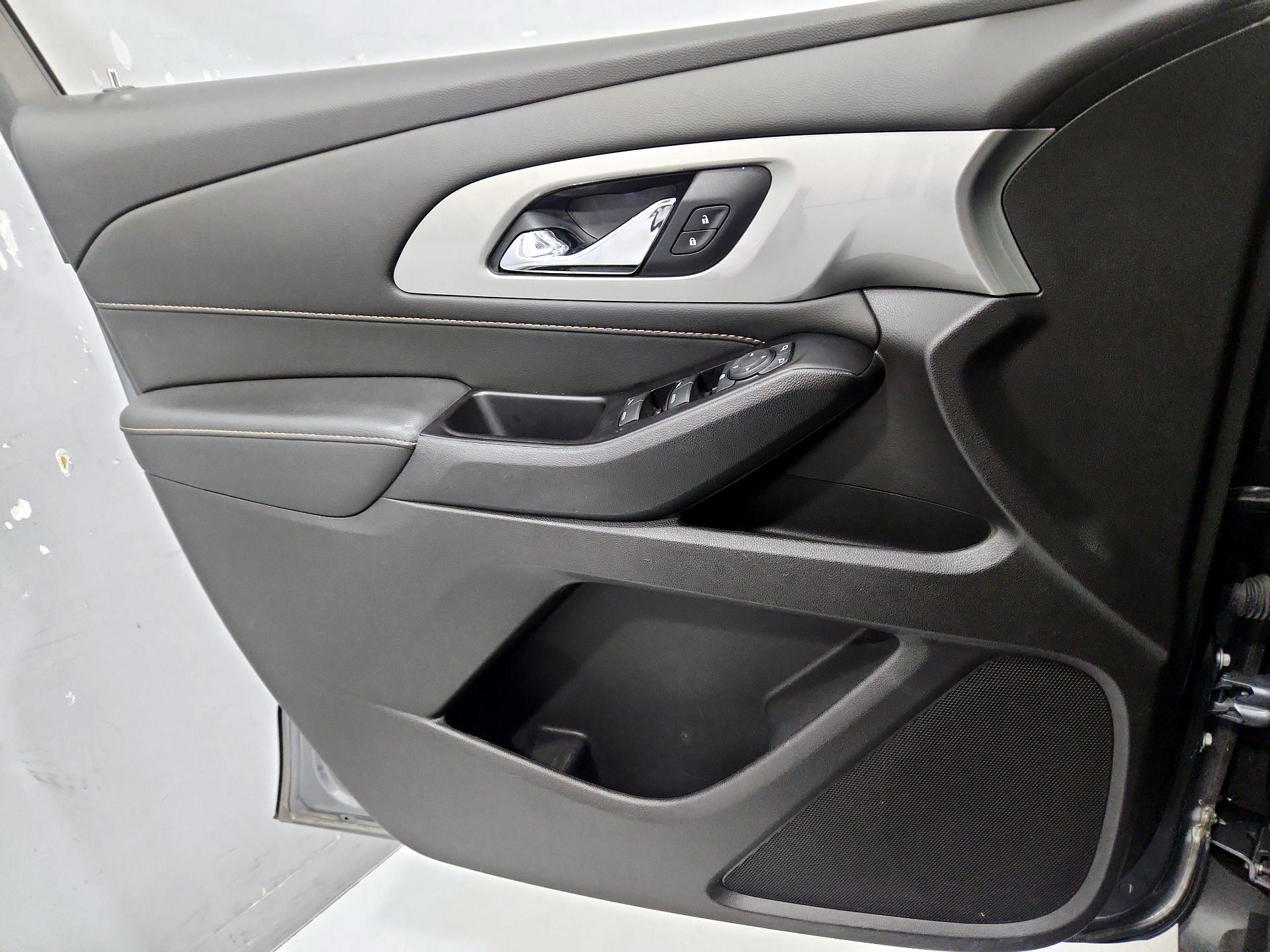 Thumbnail: 2020 Chevrolet Traverse - 12