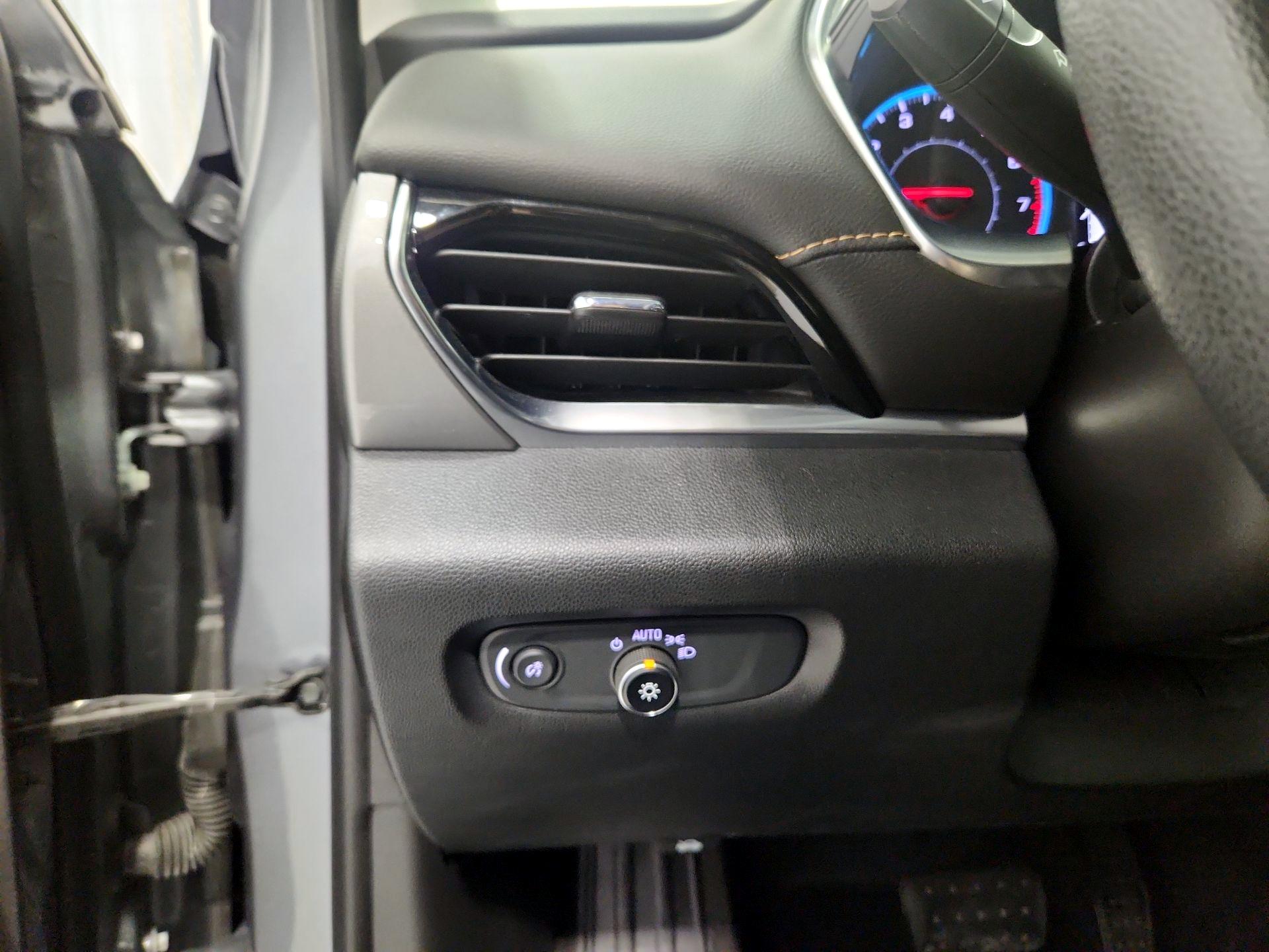 Thumbnail: 2020 Chevrolet Traverse - 13