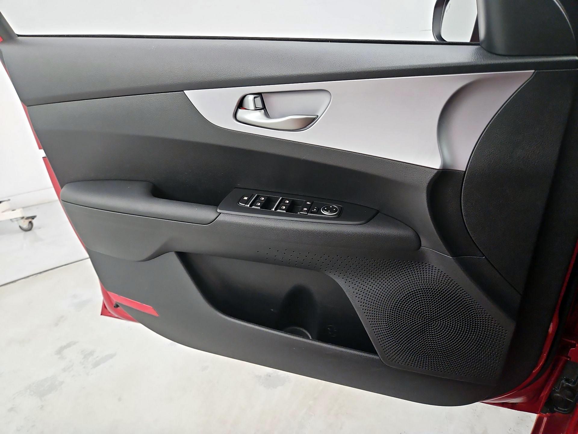 Thumbnail: 2024 Kia Forte - 12