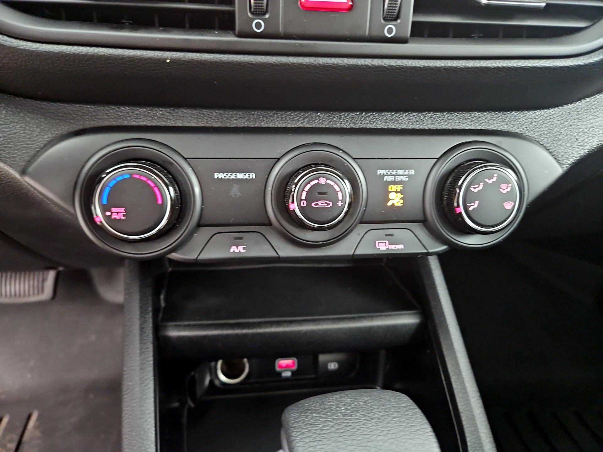 Thumbnail: 2024 Kia Forte - 16