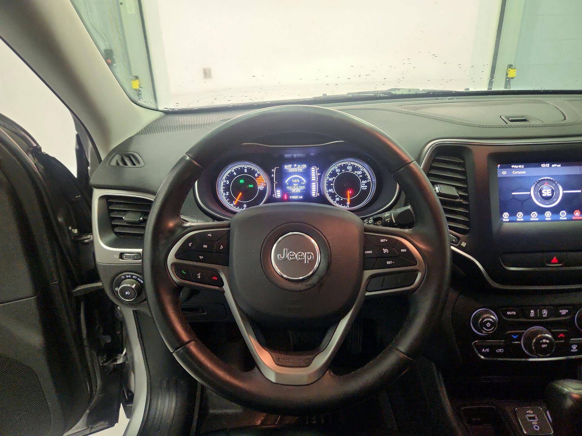 Thumbnail: 2019 Jeep Cherokee - 10