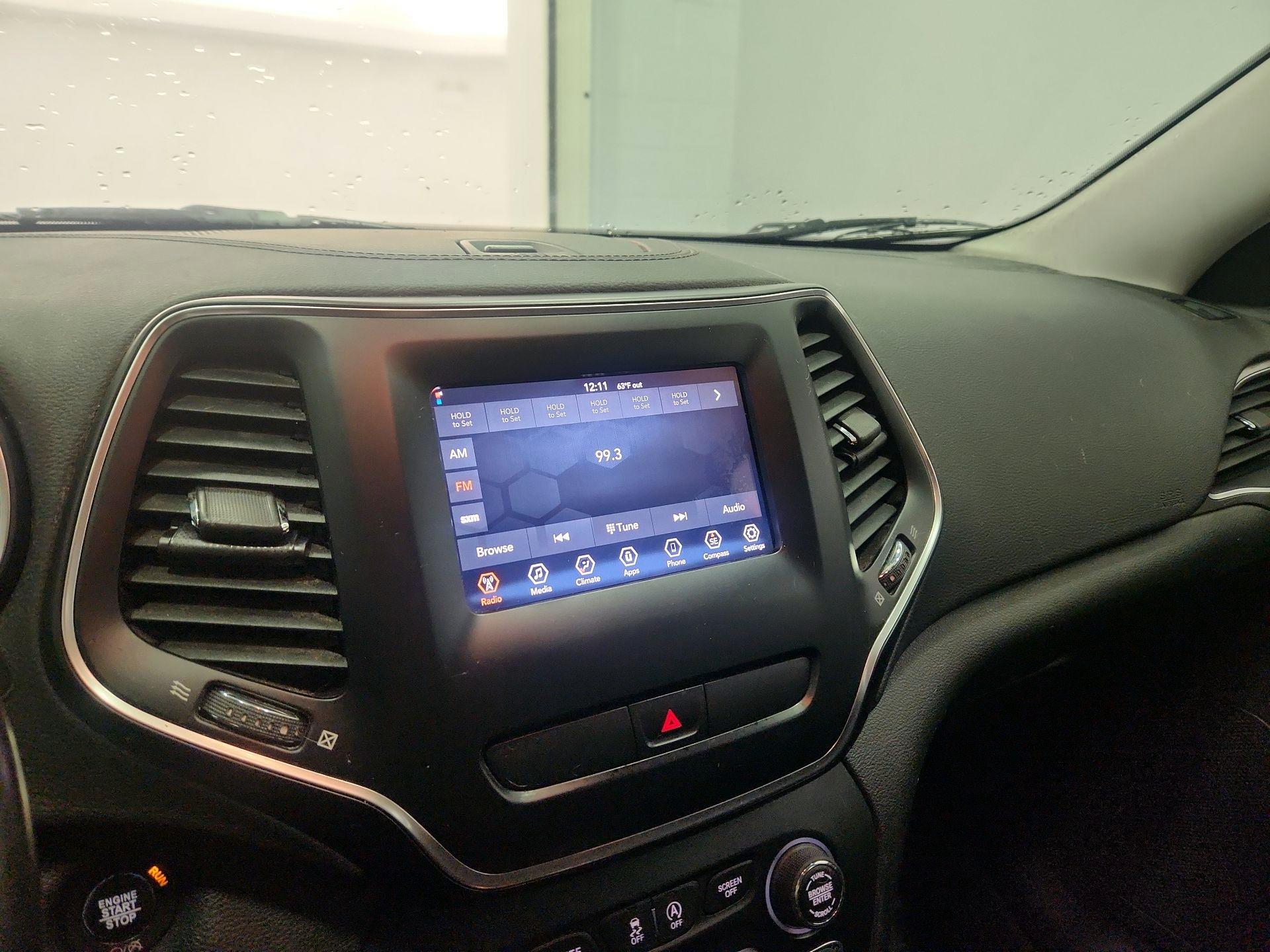 Thumbnail: 2019 Jeep Cherokee - 15