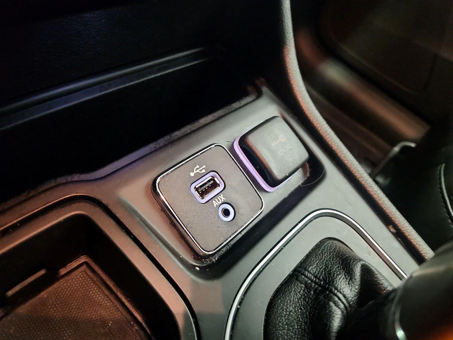 Thumbnail: 2019 Jeep Cherokee - 18