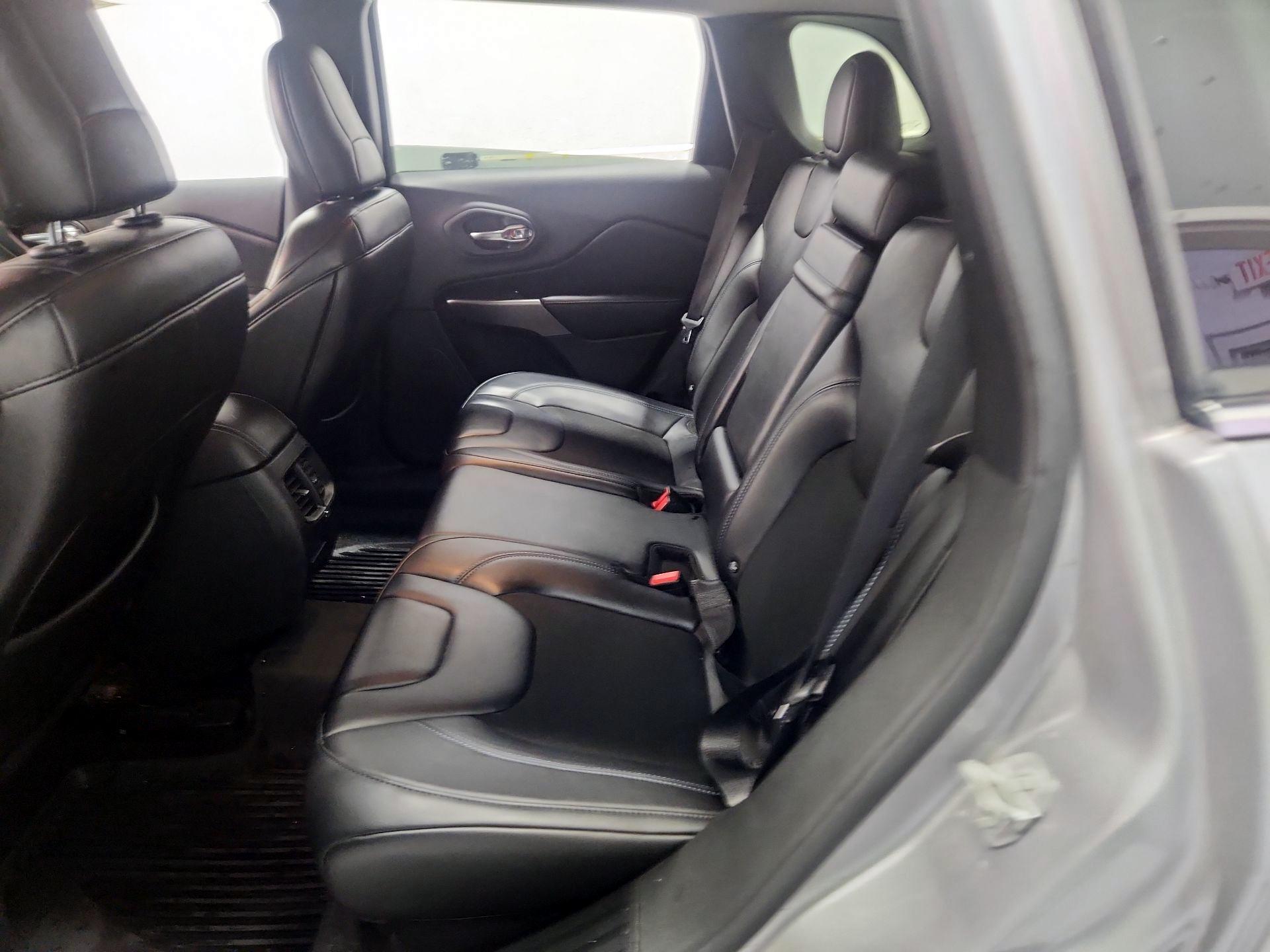 Thumbnail: 2019 Jeep Cherokee - 19