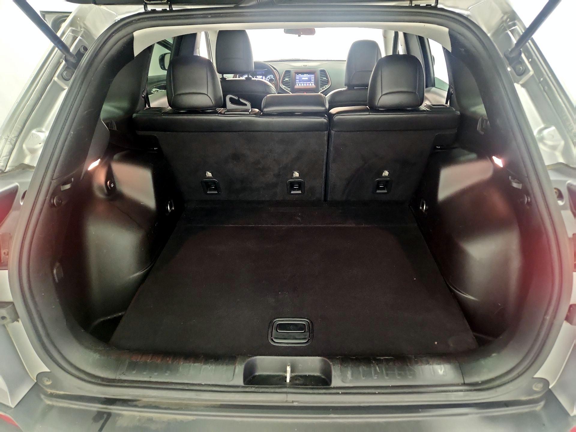 Thumbnail: 2019 Jeep Cherokee - 20