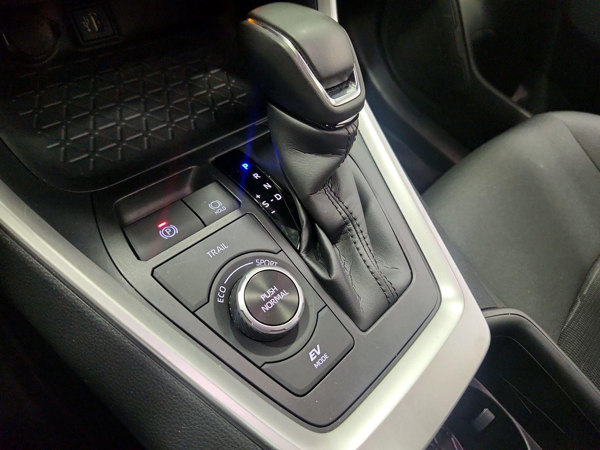 Thumbnail: 2023 Toyota RAV4 - 17