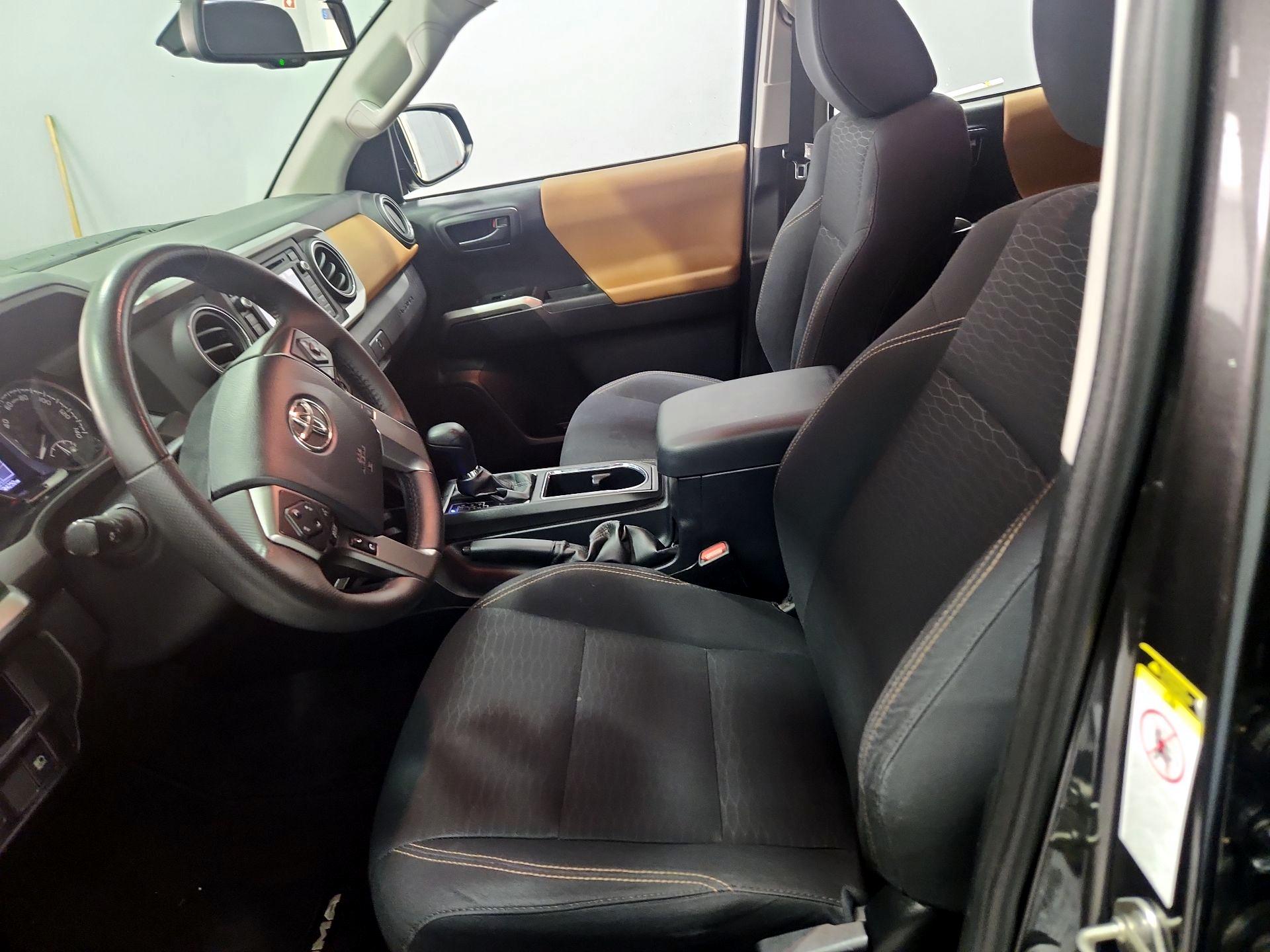 Thumbnail: 2018 Toyota Tacoma - 11