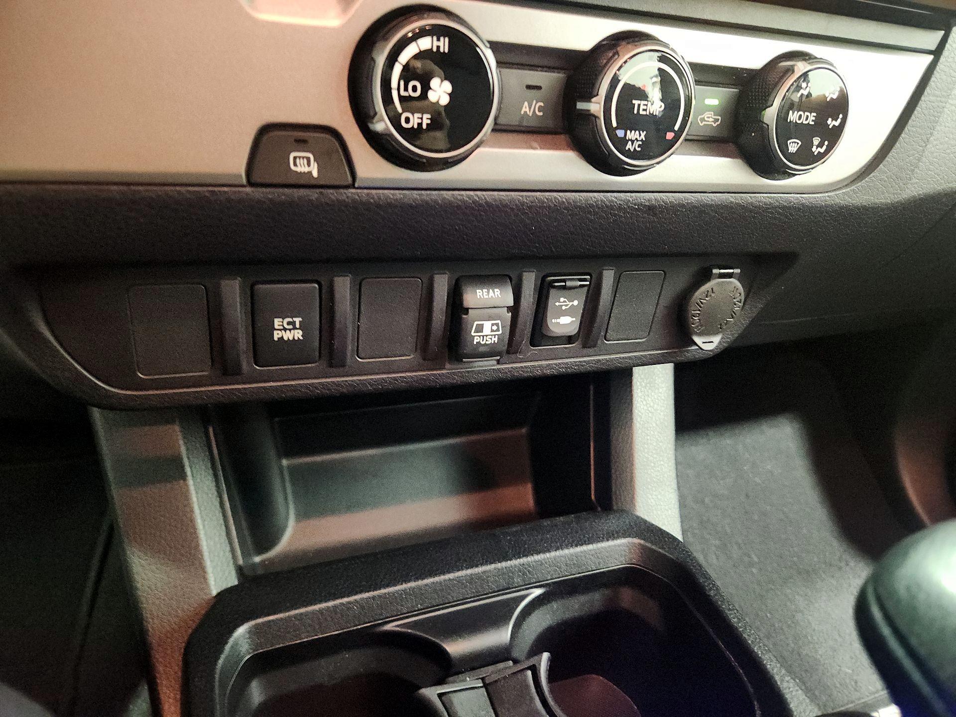 Thumbnail: 2018 Toyota Tacoma - 18