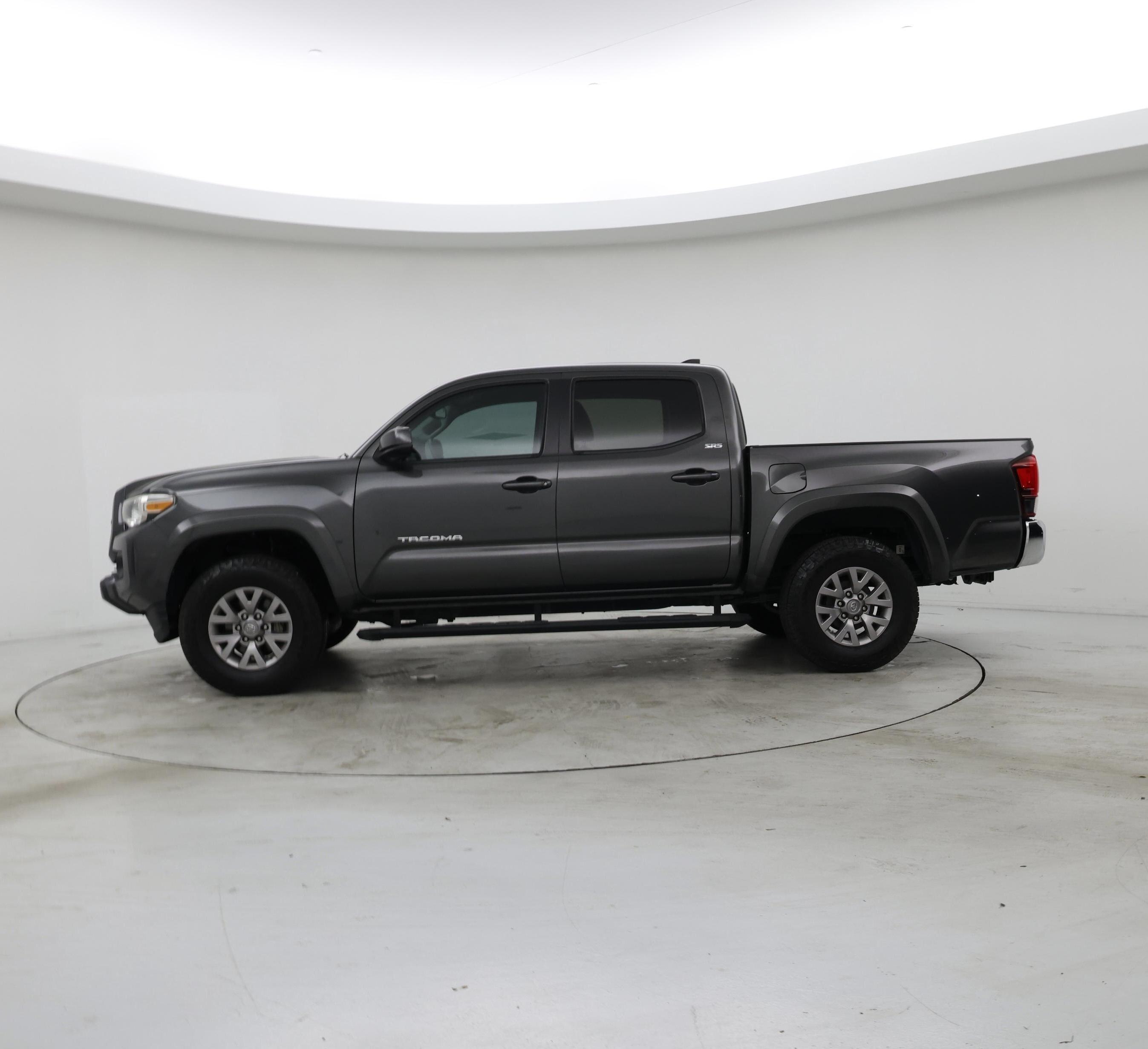 Thumbnail: 2018 Toyota Tacoma - 3