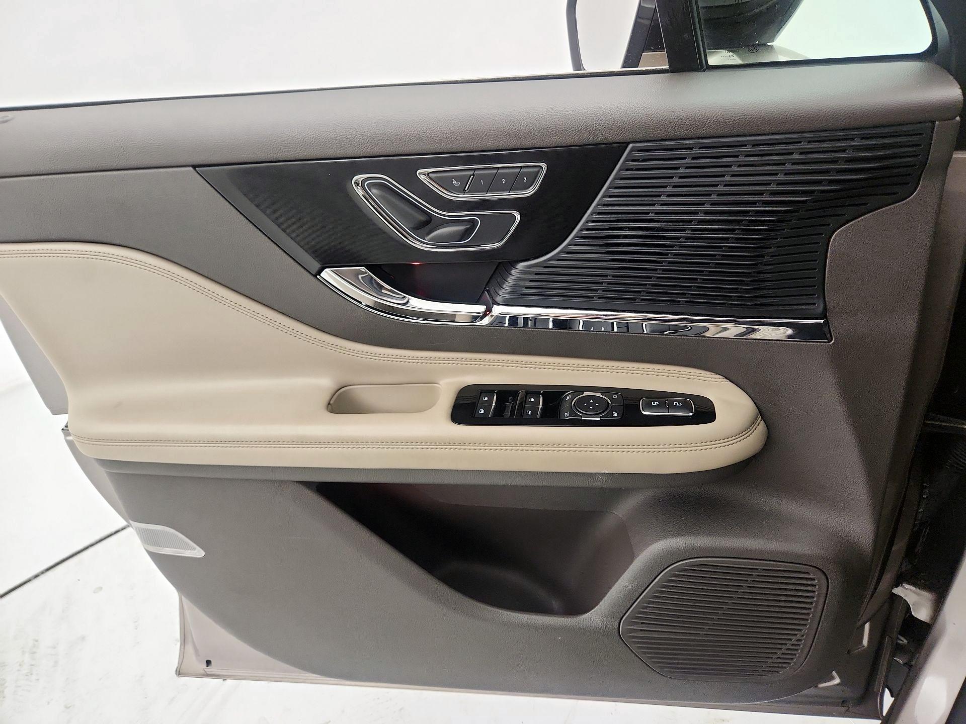 Thumbnail: 2021 Lincoln Corsair - 12