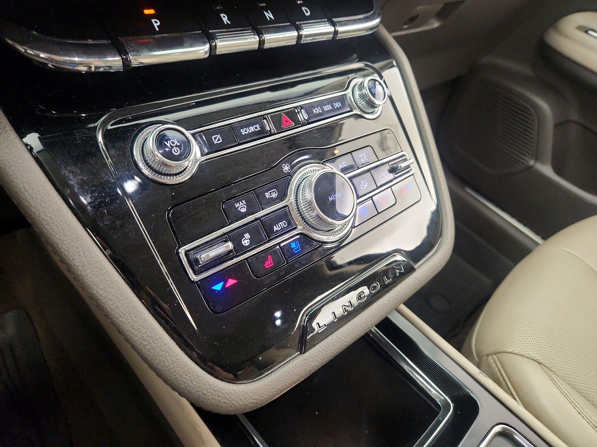 Thumbnail: 2021 Lincoln Corsair - 17