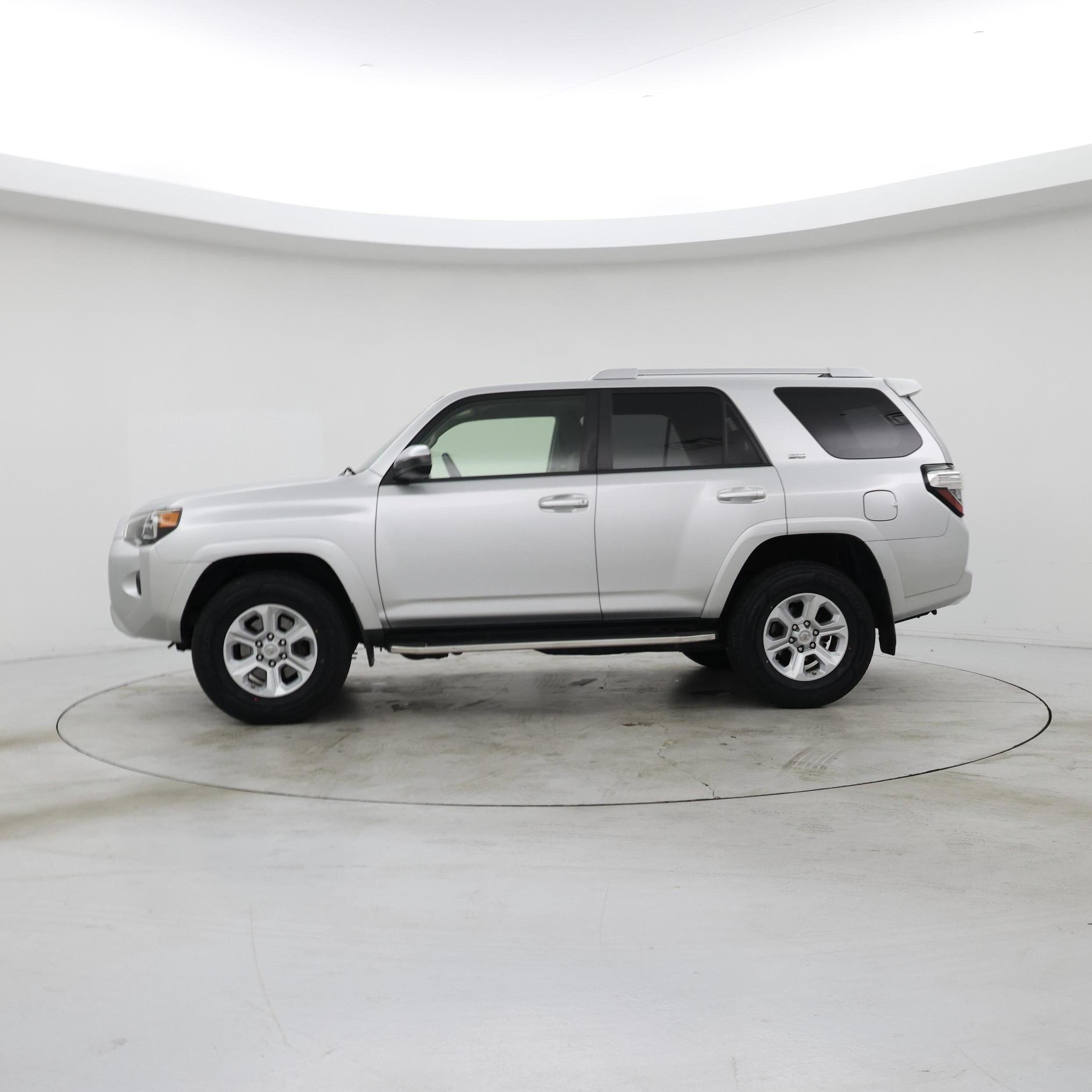 Thumbnail: 2017 Toyota 4Runner - 3