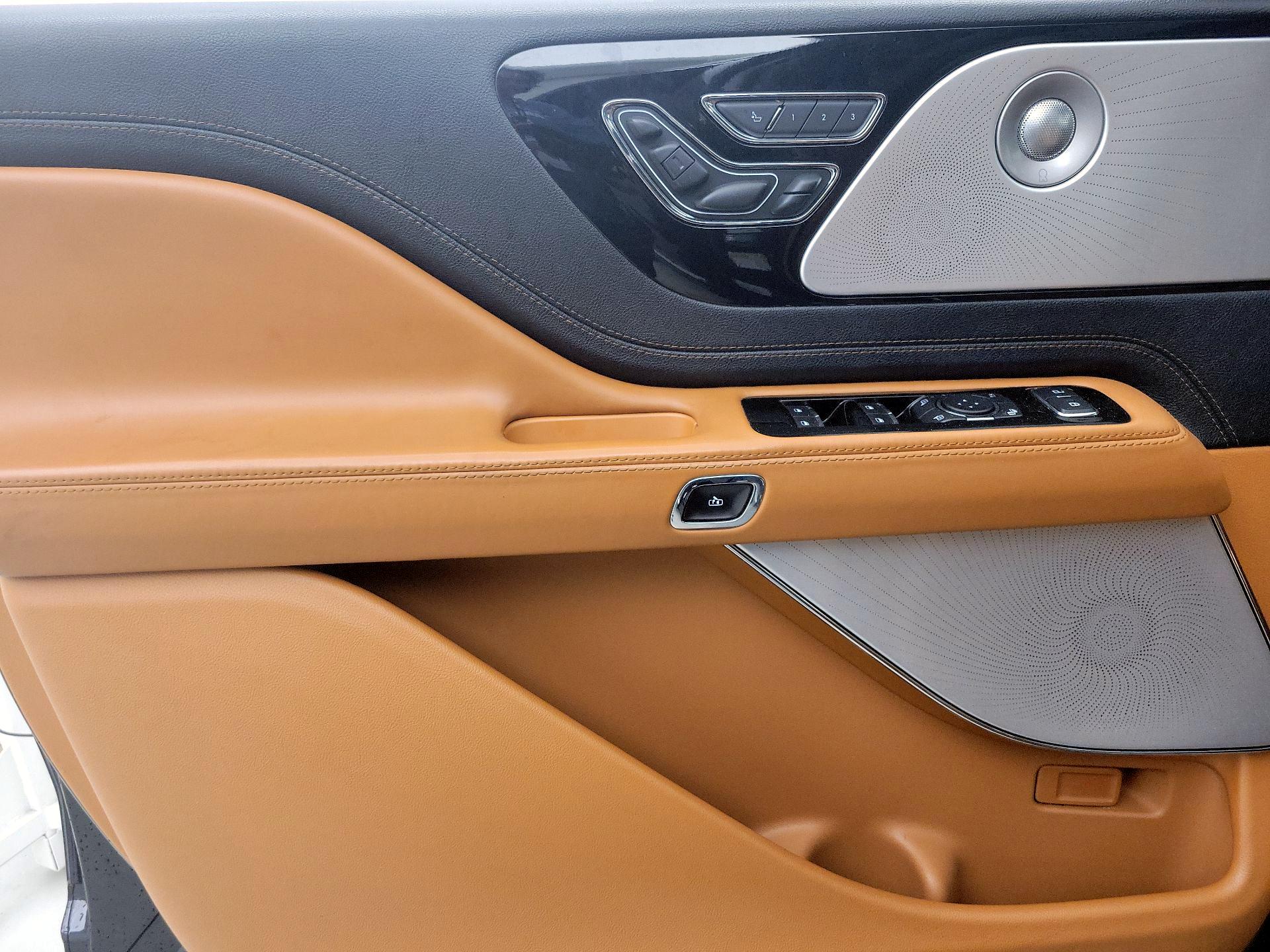 Thumbnail: 2020 Lincoln Aviator - 12