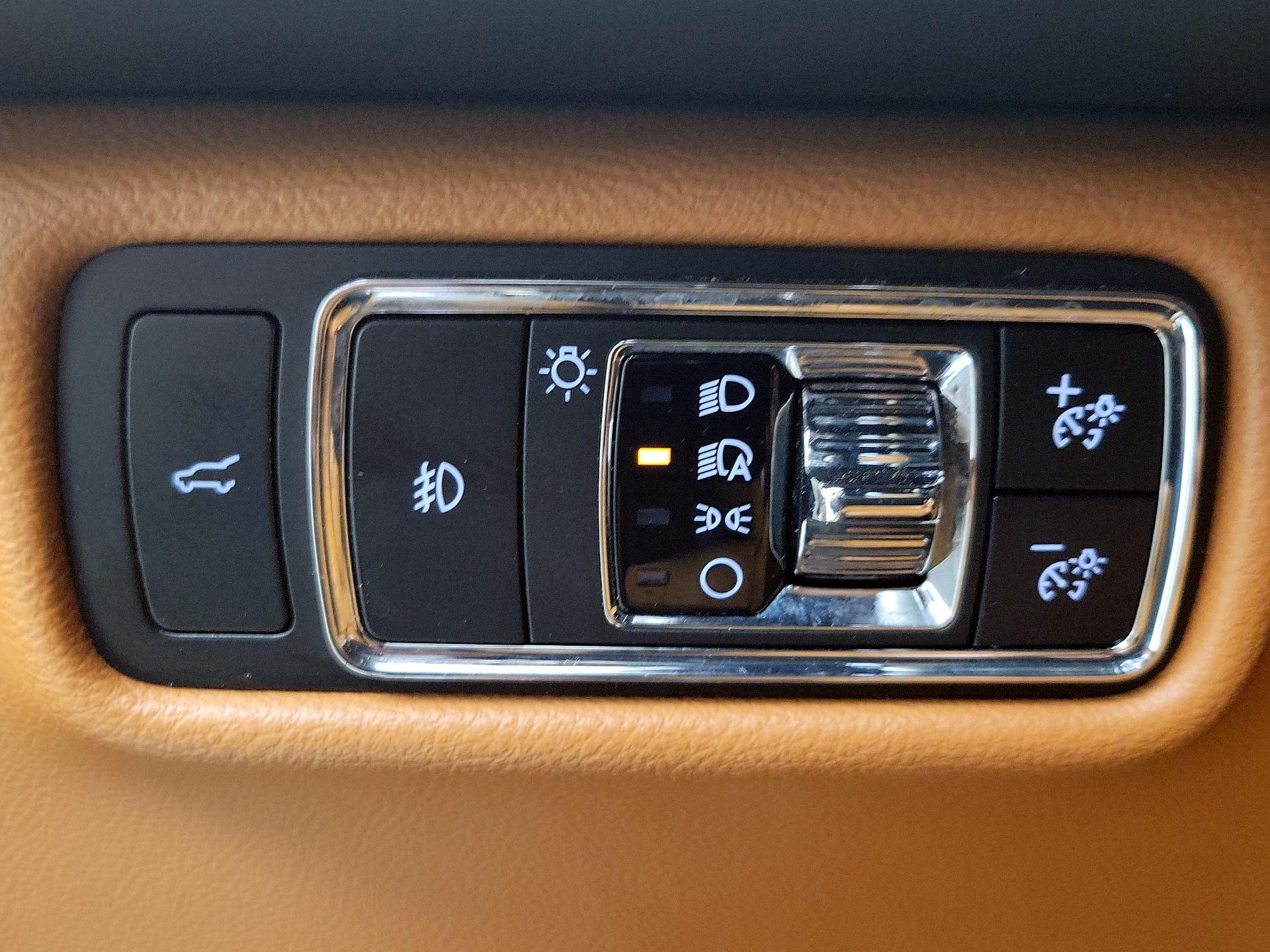 Thumbnail: 2020 Lincoln Aviator - 13