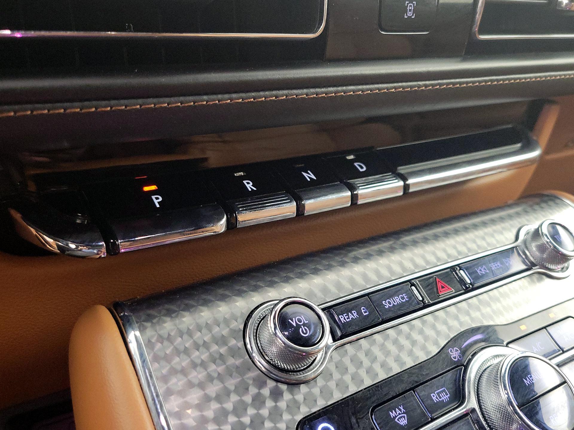 Thumbnail: 2020 Lincoln Aviator - 18