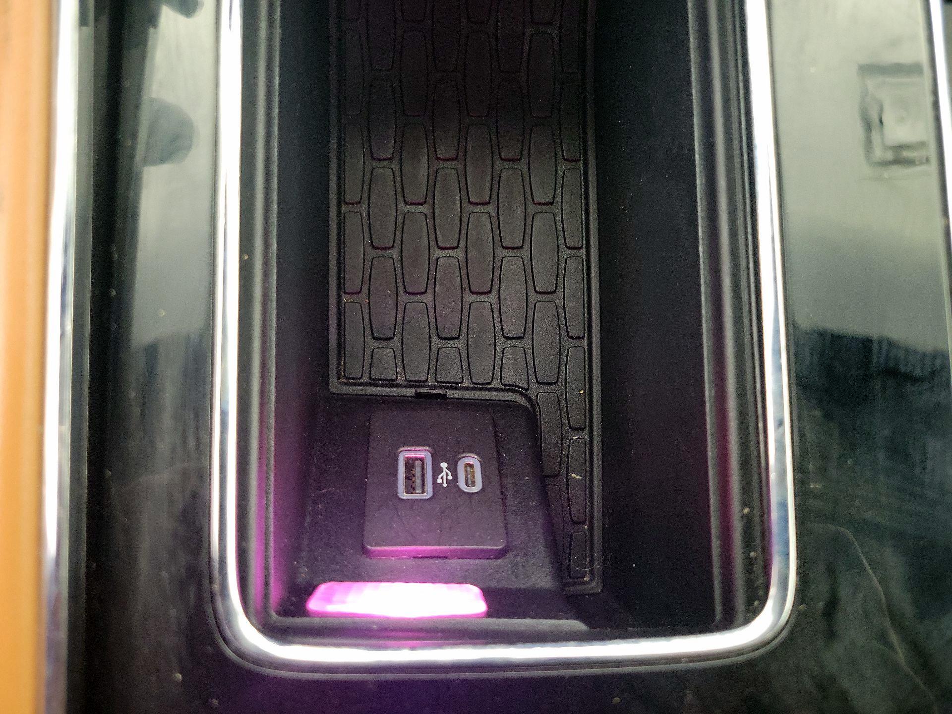 Thumbnail: 2020 Lincoln Aviator - 19