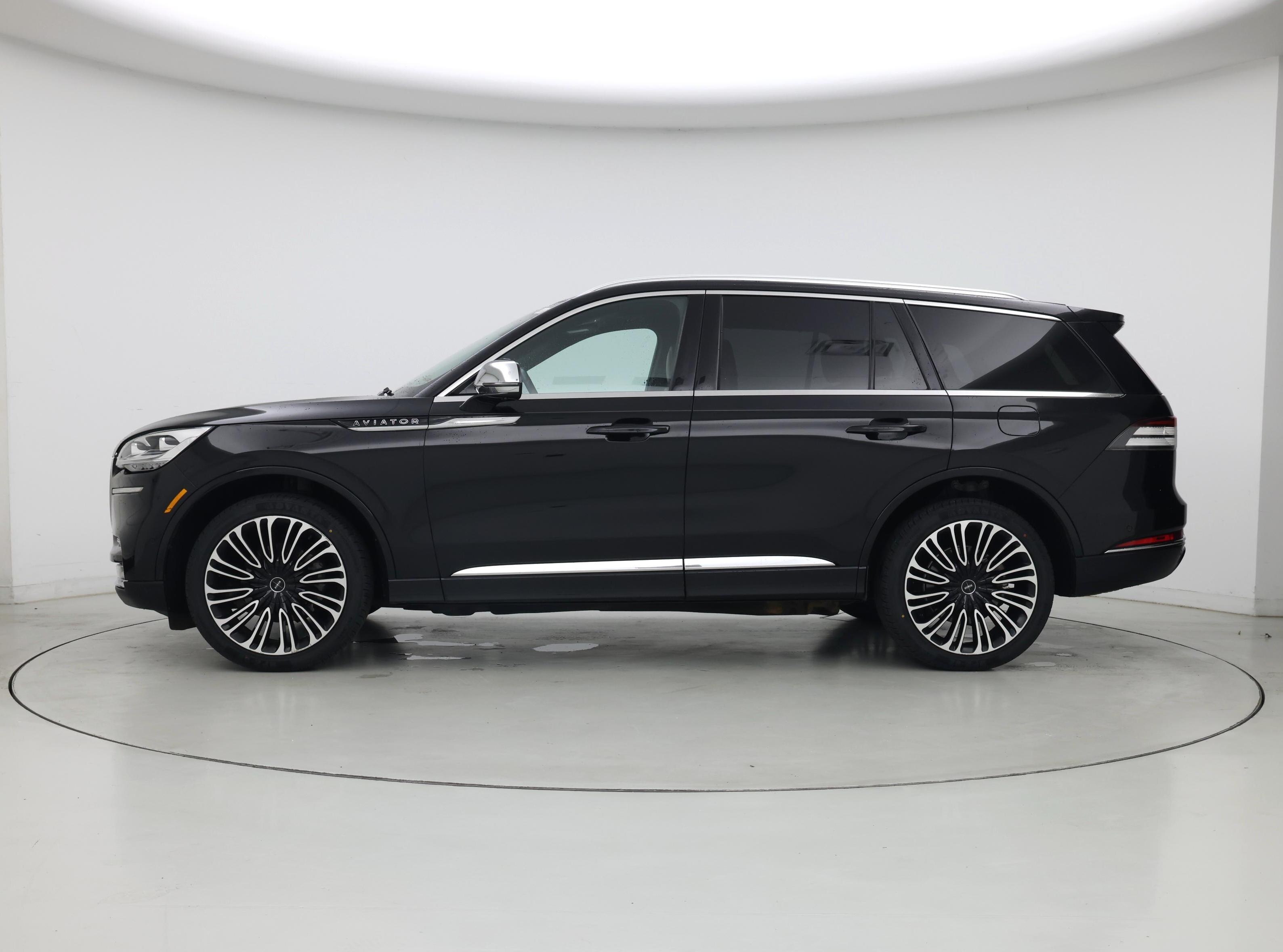 Thumbnail: 2020 Lincoln Aviator - 3