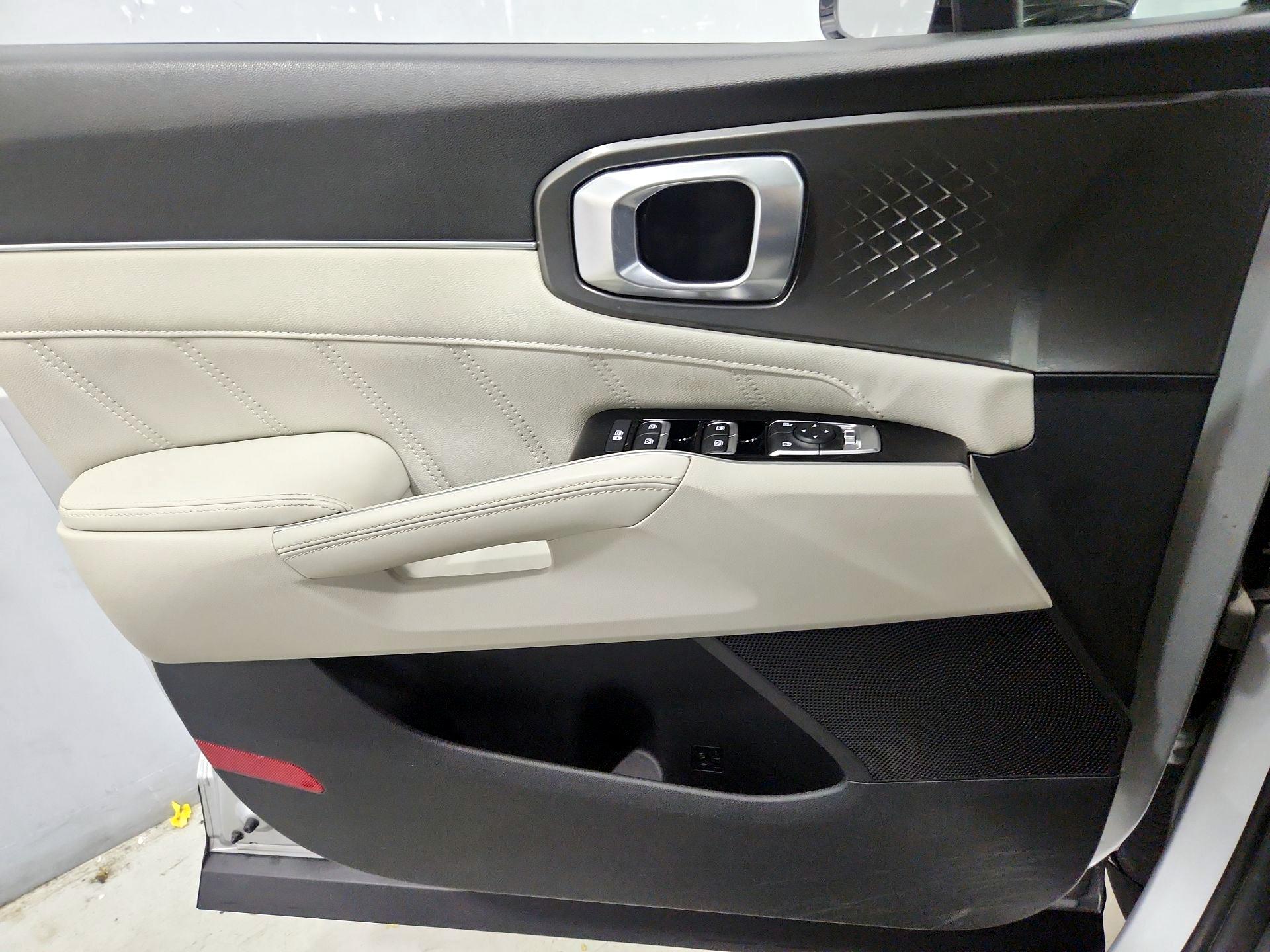 Thumbnail: 2022 Kia Sorento - 12