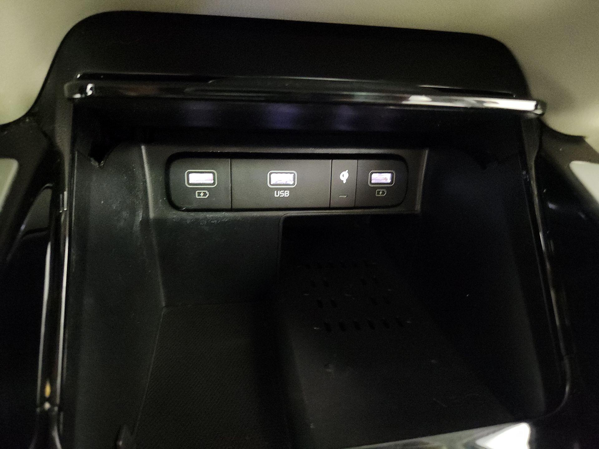 Thumbnail: 2022 Kia Sorento - 19