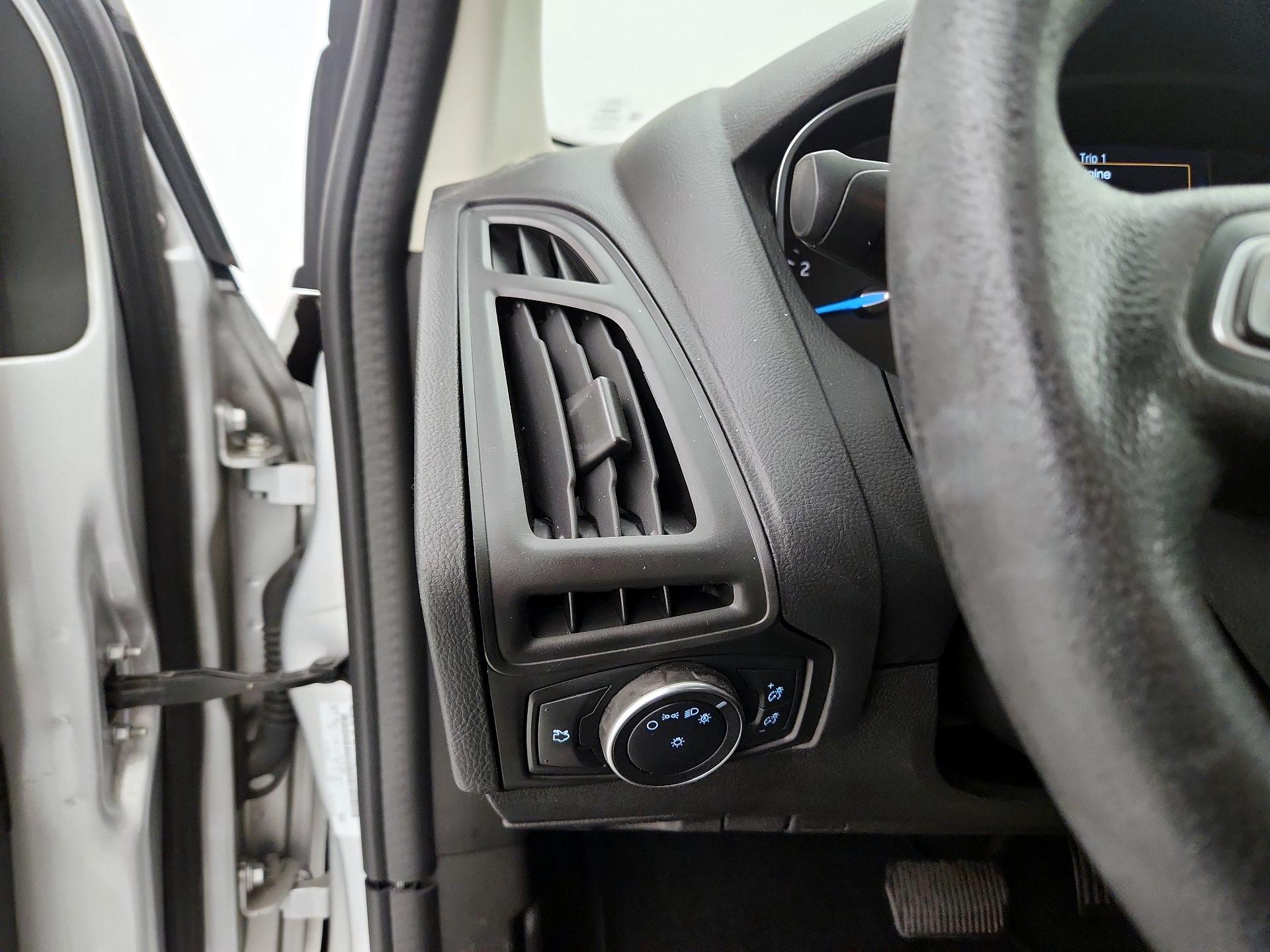 Thumbnail: 2017 Ford Focus - 13