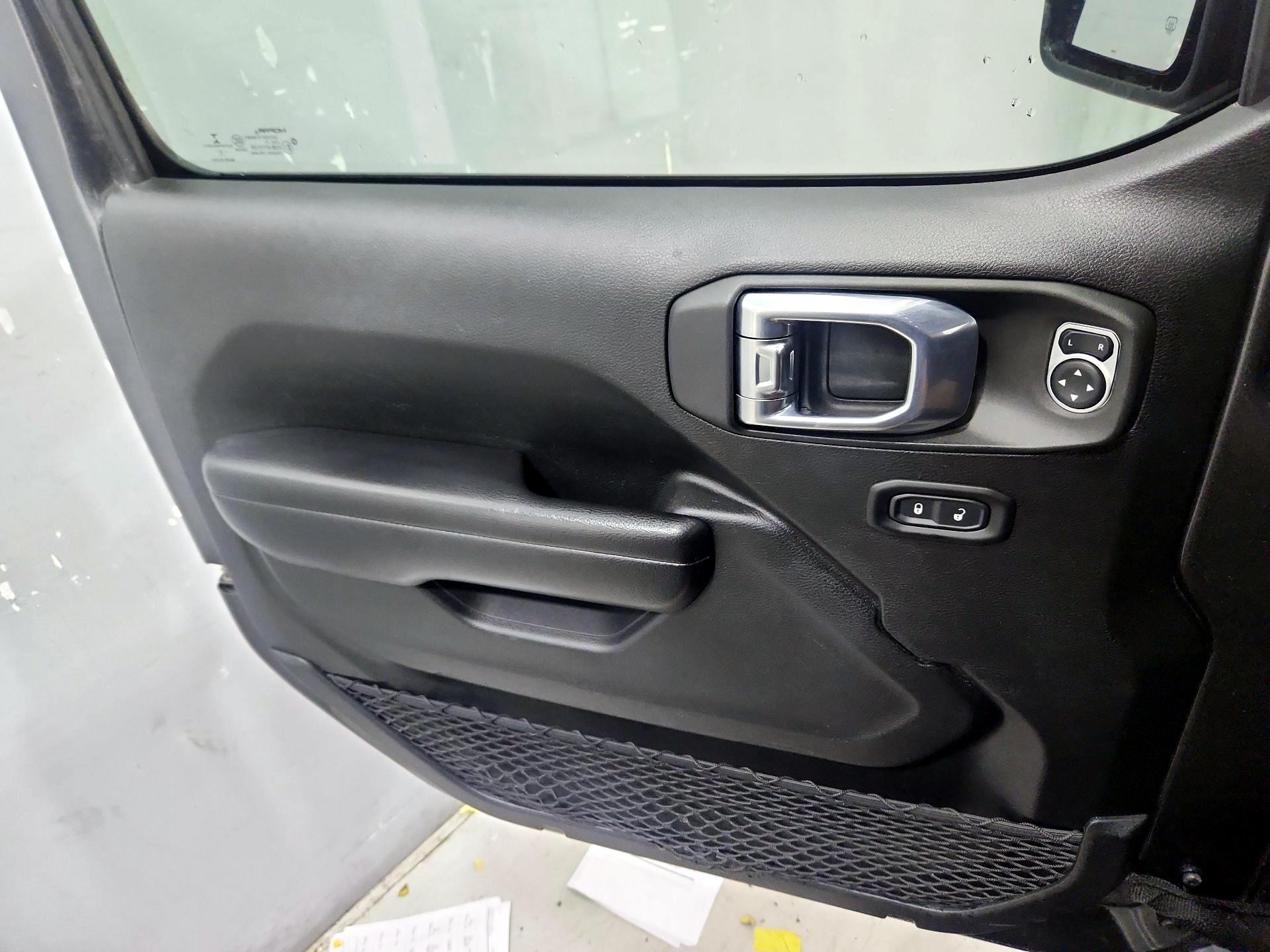 Thumbnail: 2021 Jeep Gladiator - 12