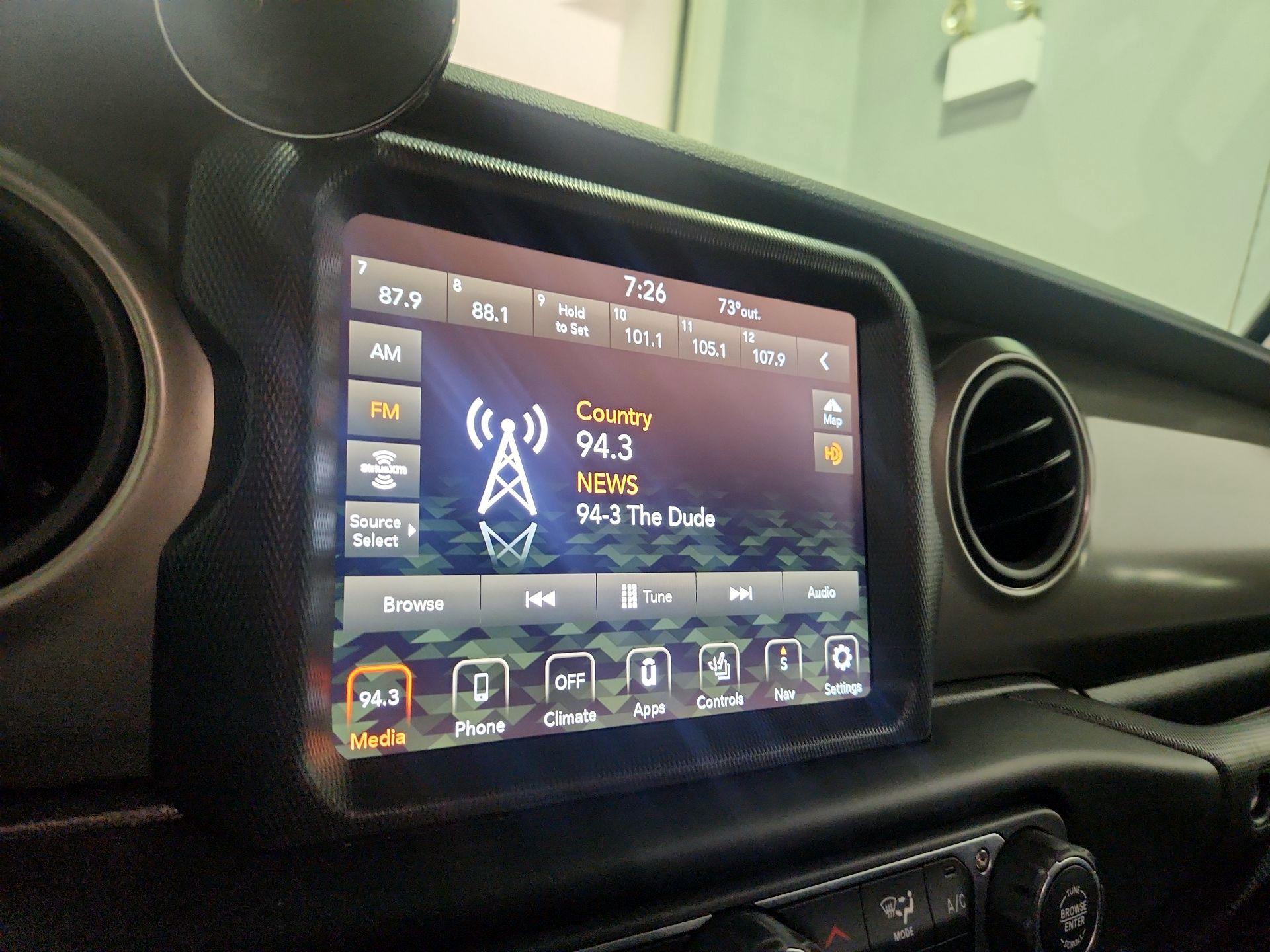 Thumbnail: 2021 Jeep Gladiator - 16