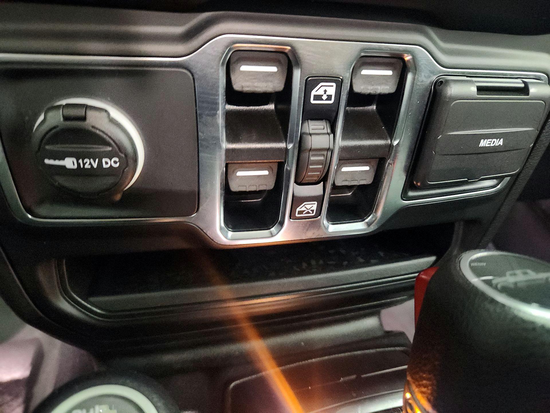 Thumbnail: 2021 Jeep Gladiator - 19