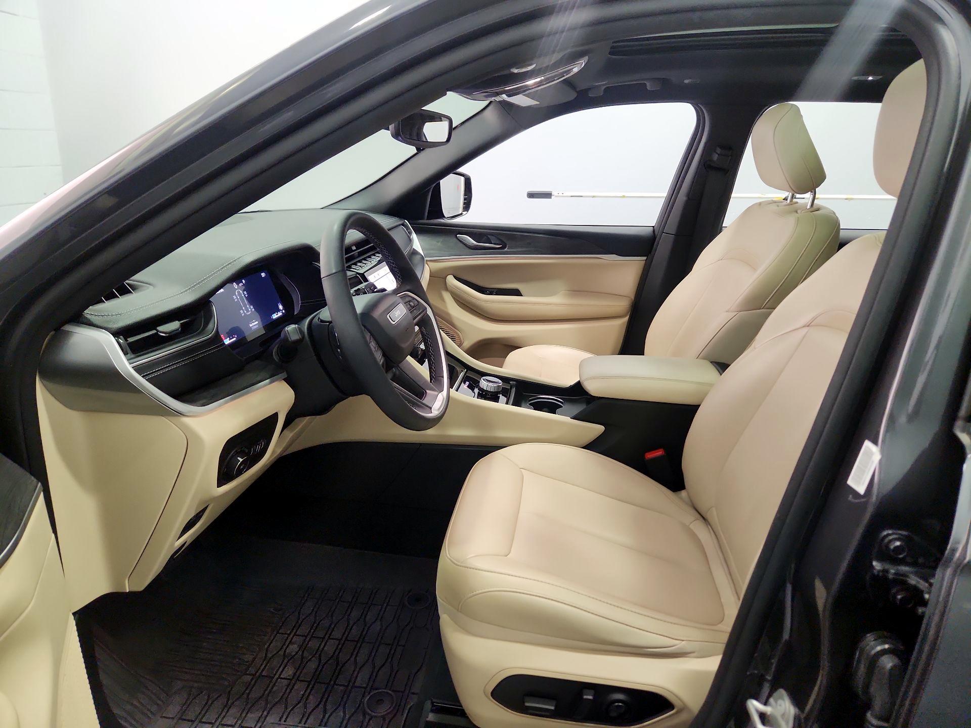 Thumbnail: 2024 Jeep Grand Cherokee L - 11