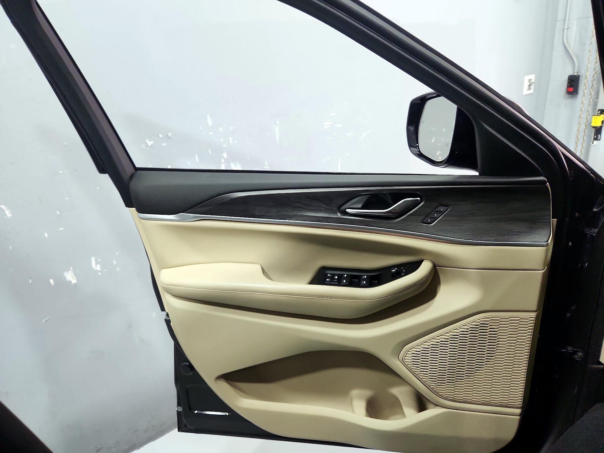 Thumbnail: 2024 Jeep Grand Cherokee L - 12