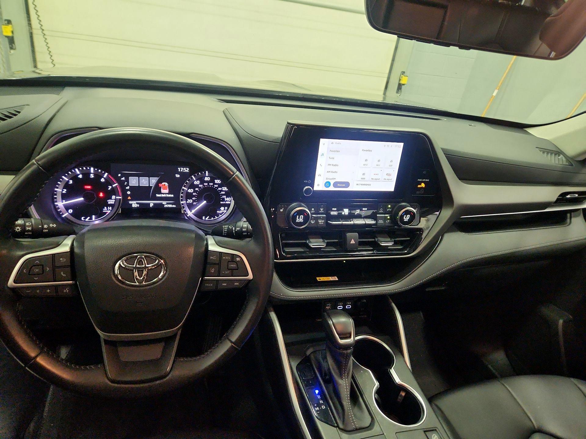 Thumbnail: 2023 Toyota Highlander - 9