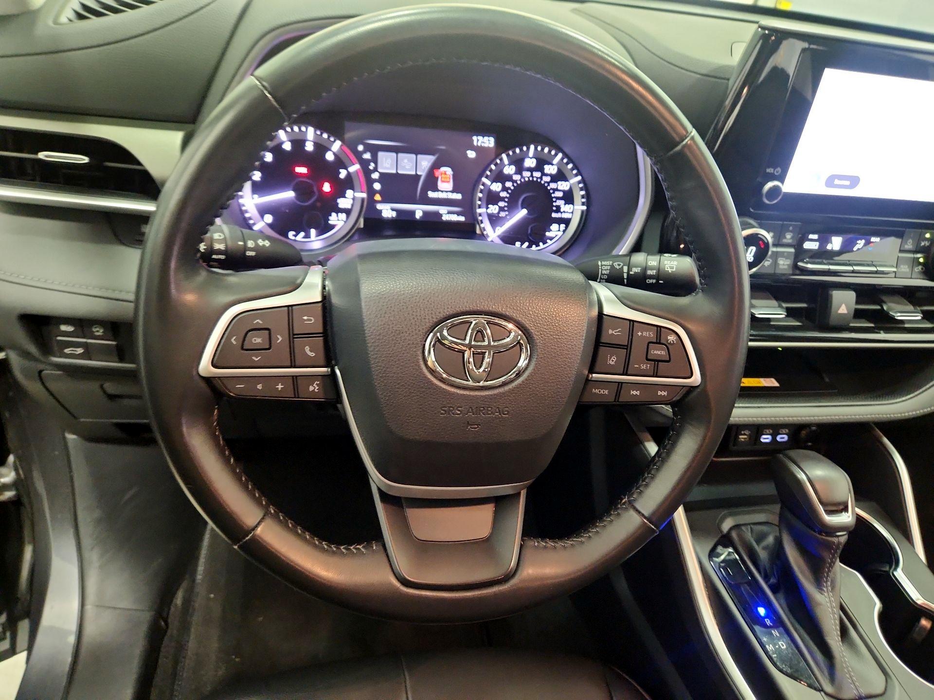 Thumbnail: 2023 Toyota Highlander - 10