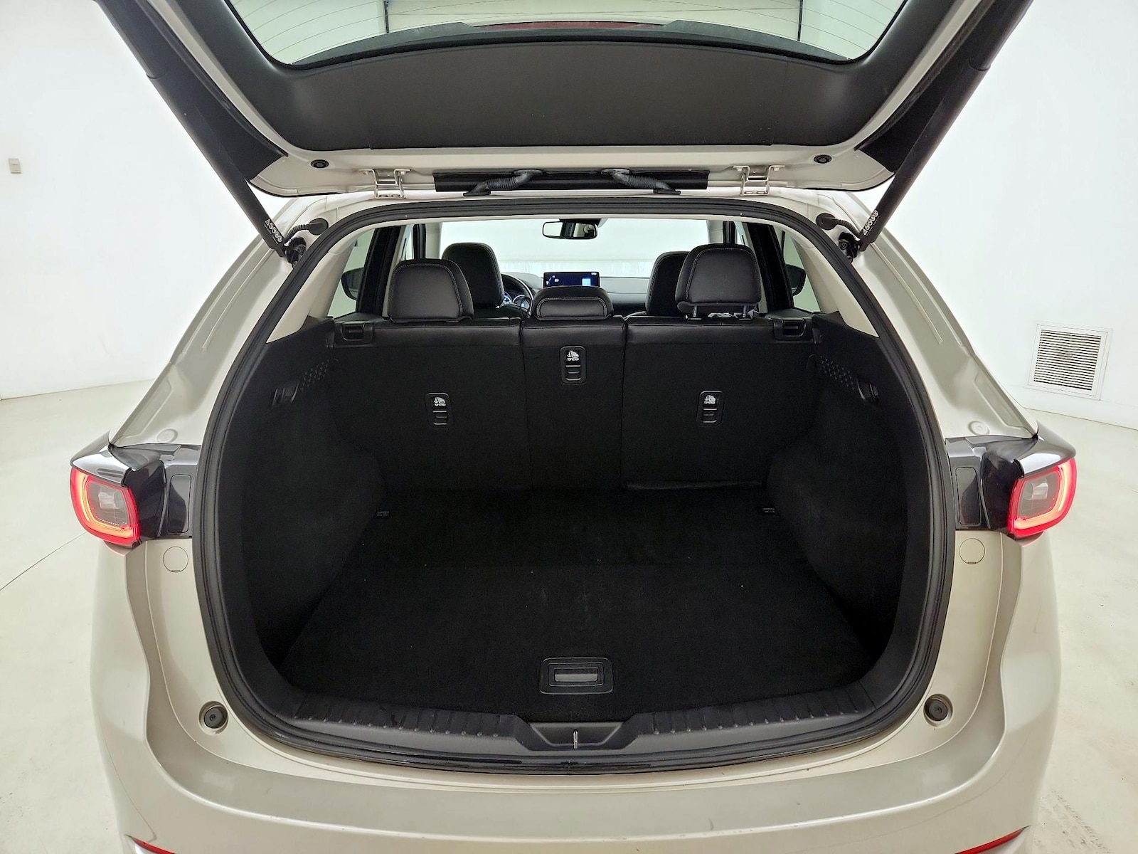 2025 Mazda CX-5 S Preferred package - Photo 22