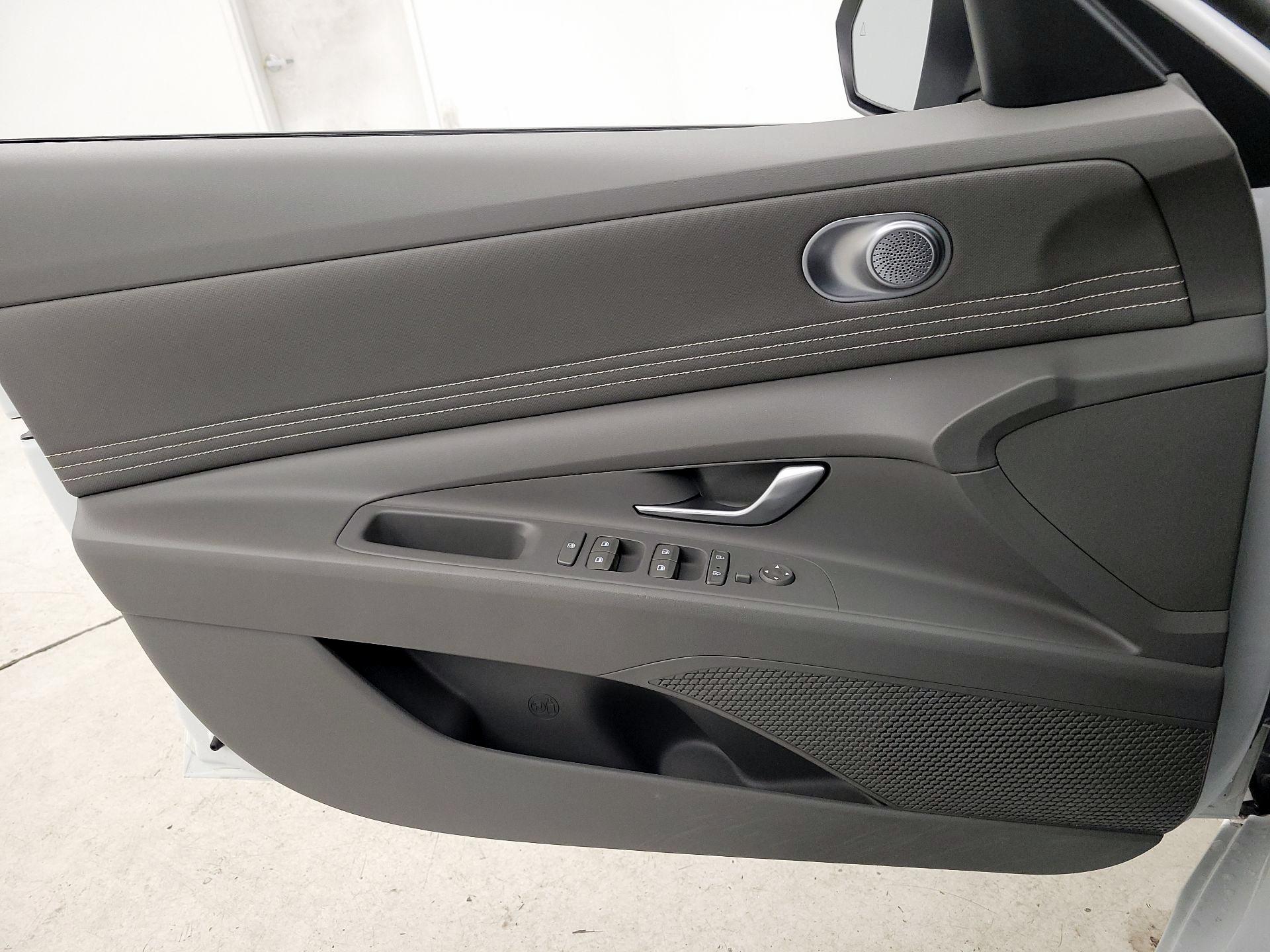 Thumbnail: 2022 Hyundai Elantra - 12